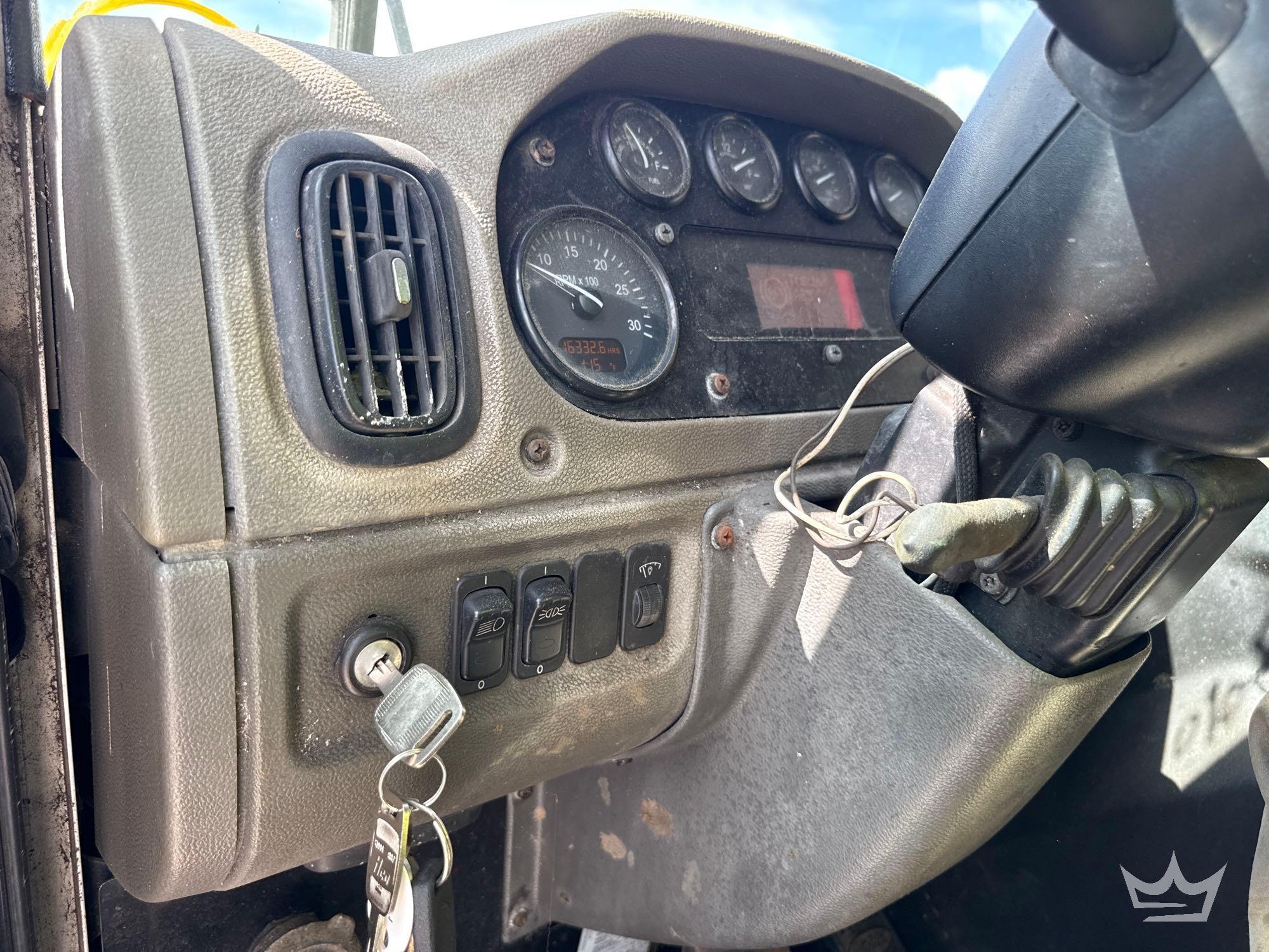 2014 Peterbilt 320