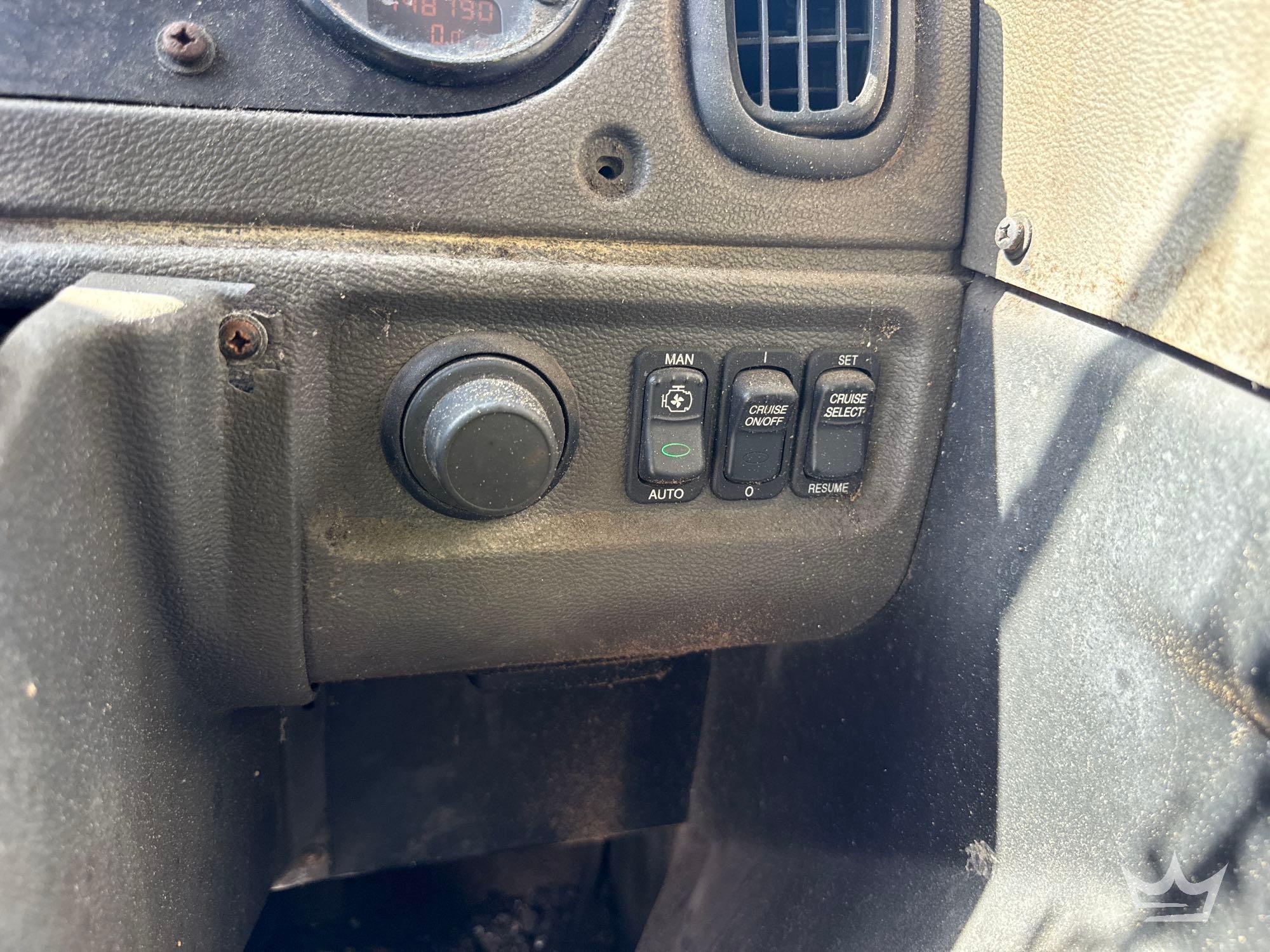 2014 Peterbilt 320