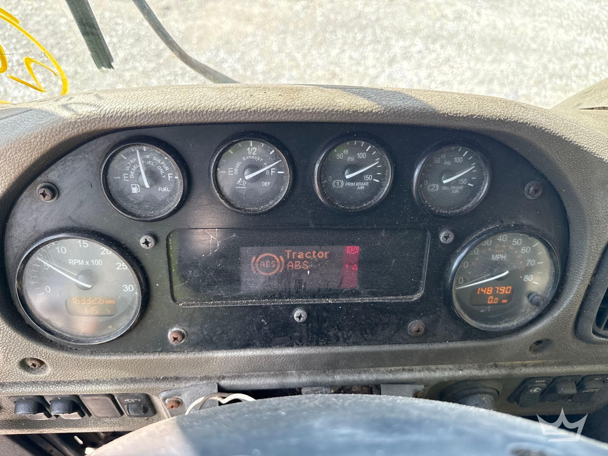 2014 Peterbilt 320