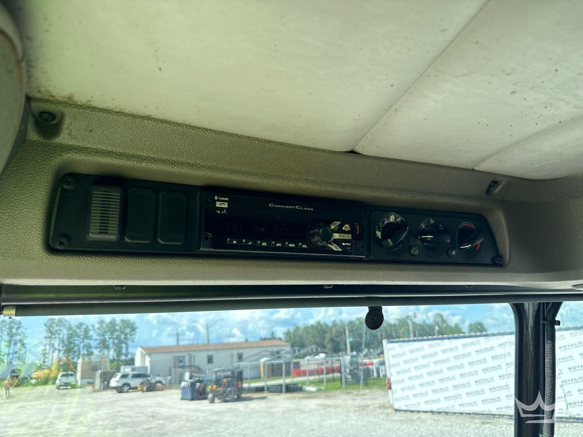 2014 Peterbilt 320
