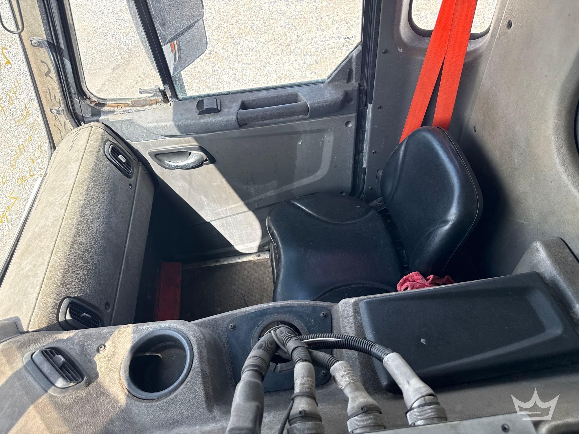 2014 Peterbilt 320