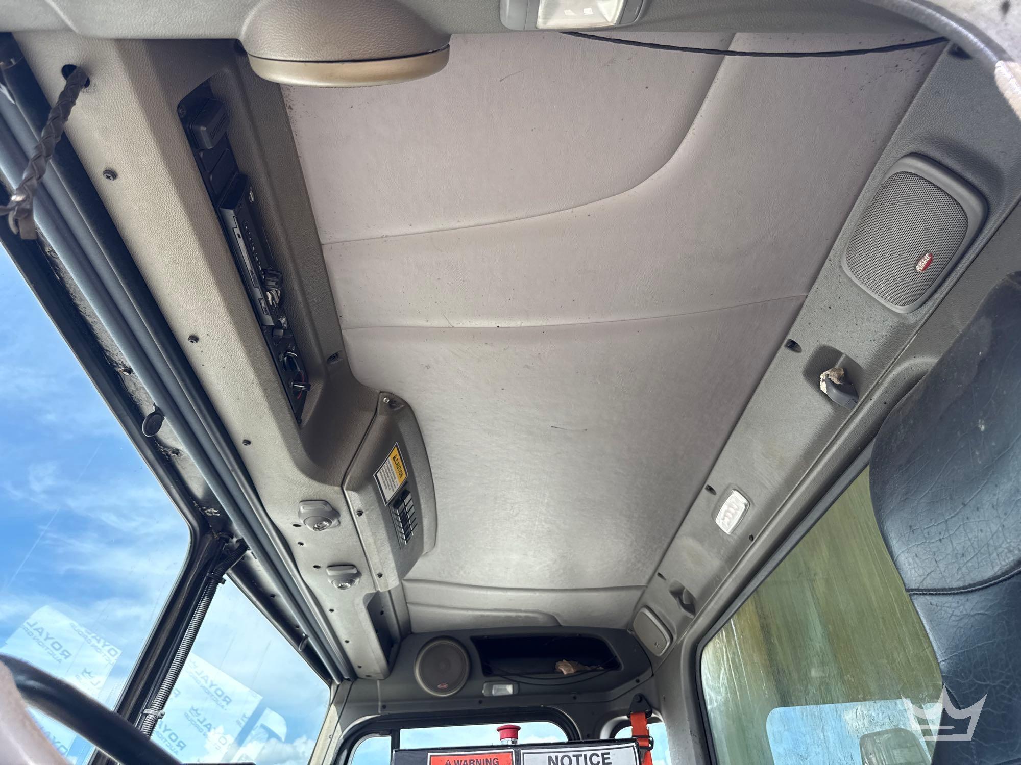 2014 Peterbilt 320