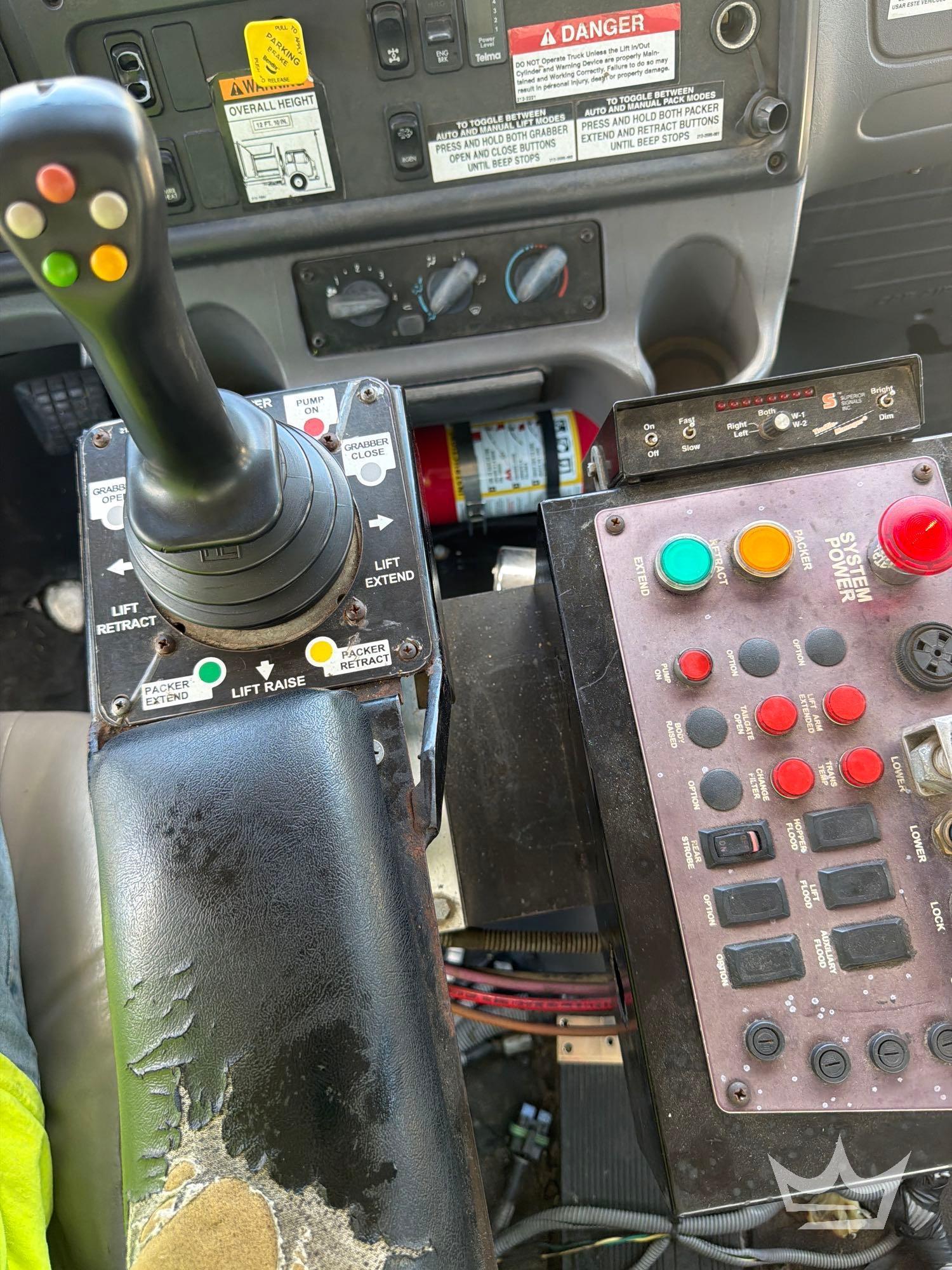 2017 Freightliner M2 106