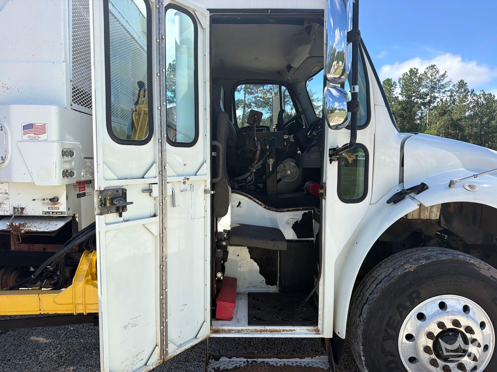 2017 Freightliner M2 106