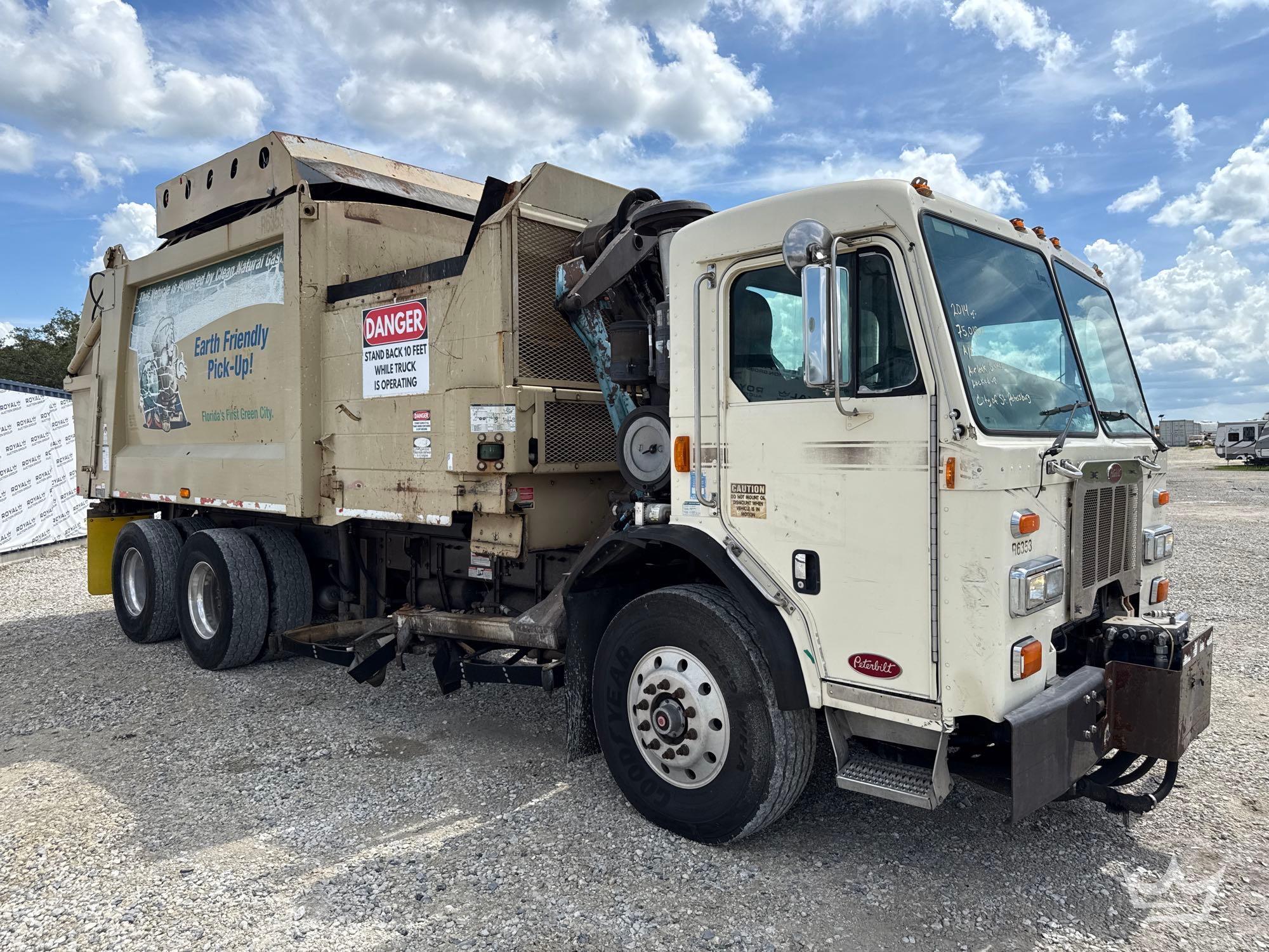 2014 Peterbilt 320