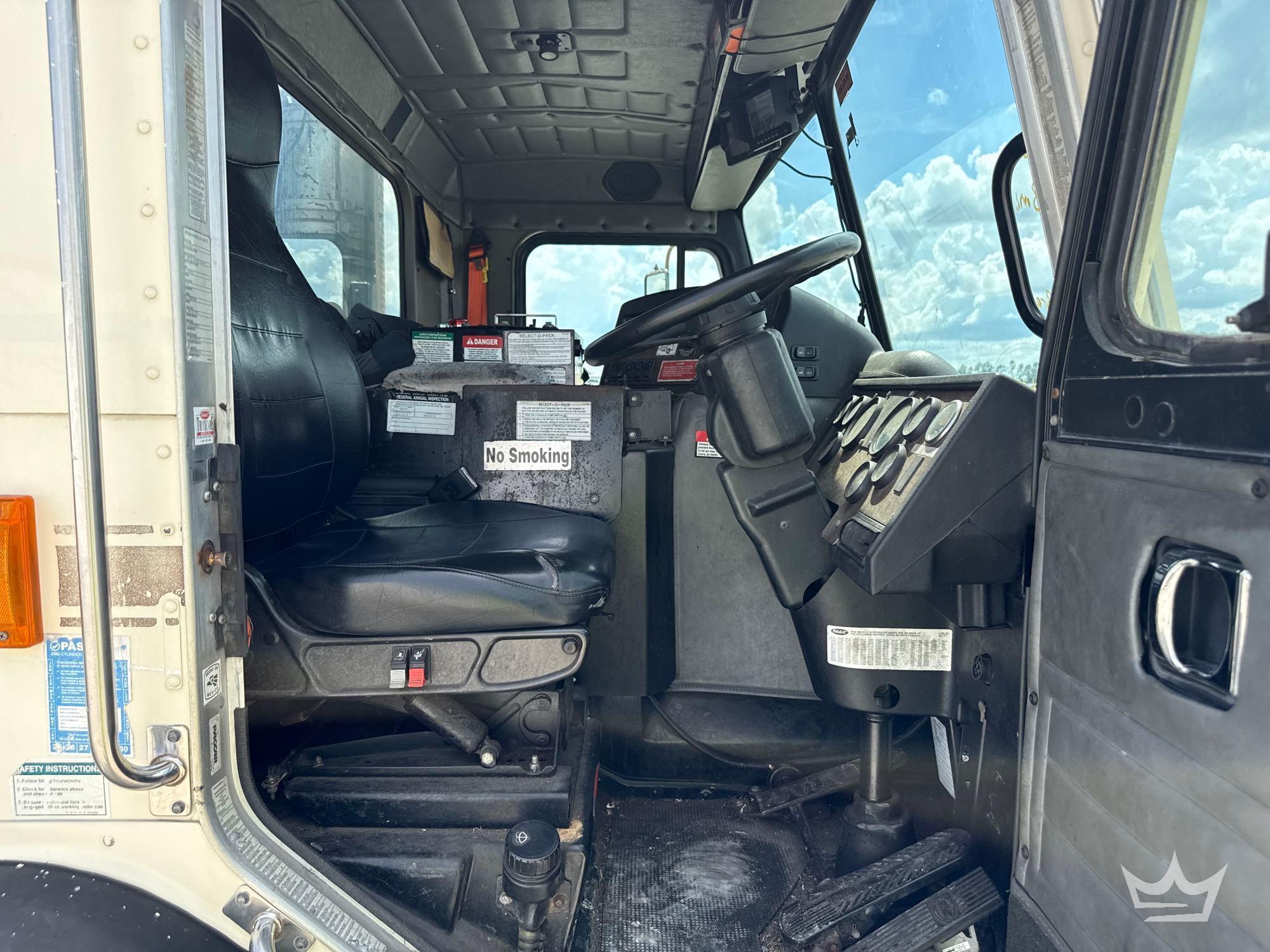 2014 Peterbilt 320