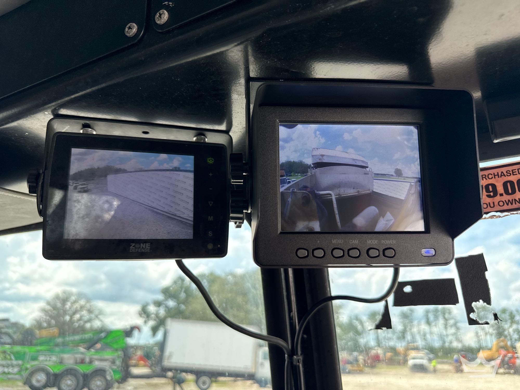 2014 Peterbilt 320