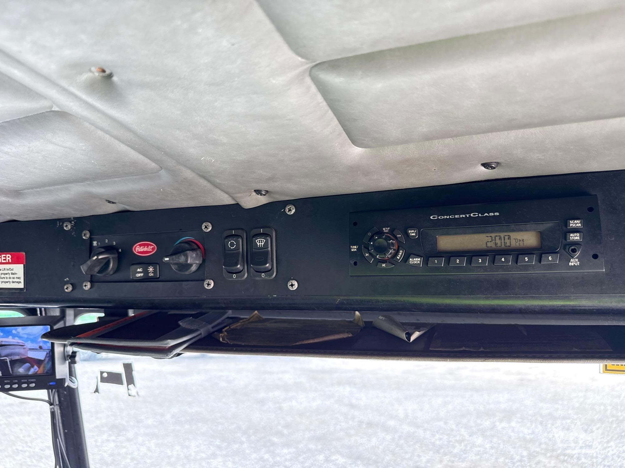 2014 Peterbilt 320