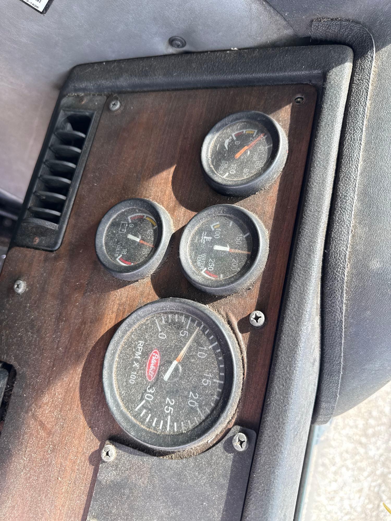 2014 Peterbilt 320