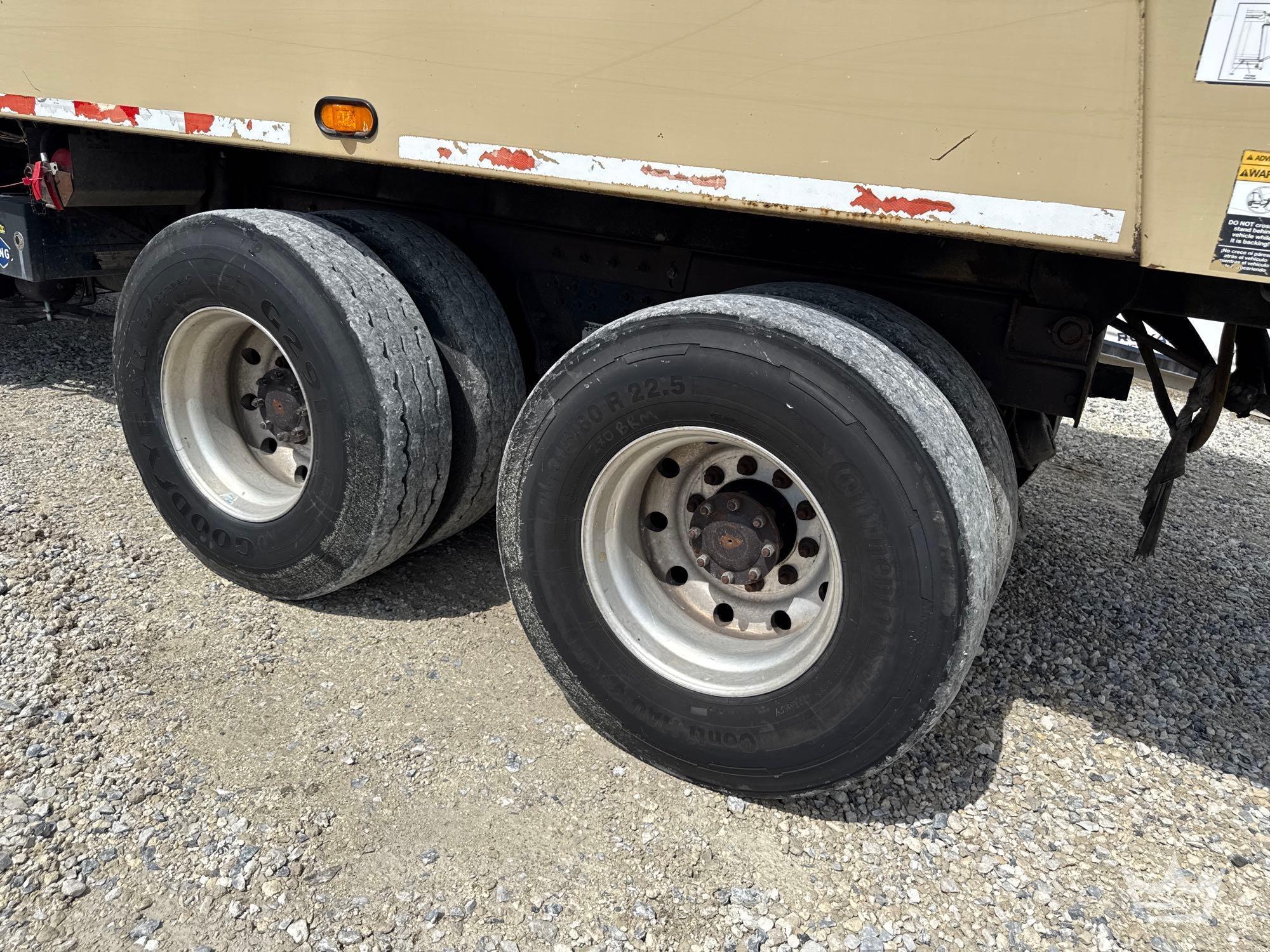 2014 Peterbilt 320