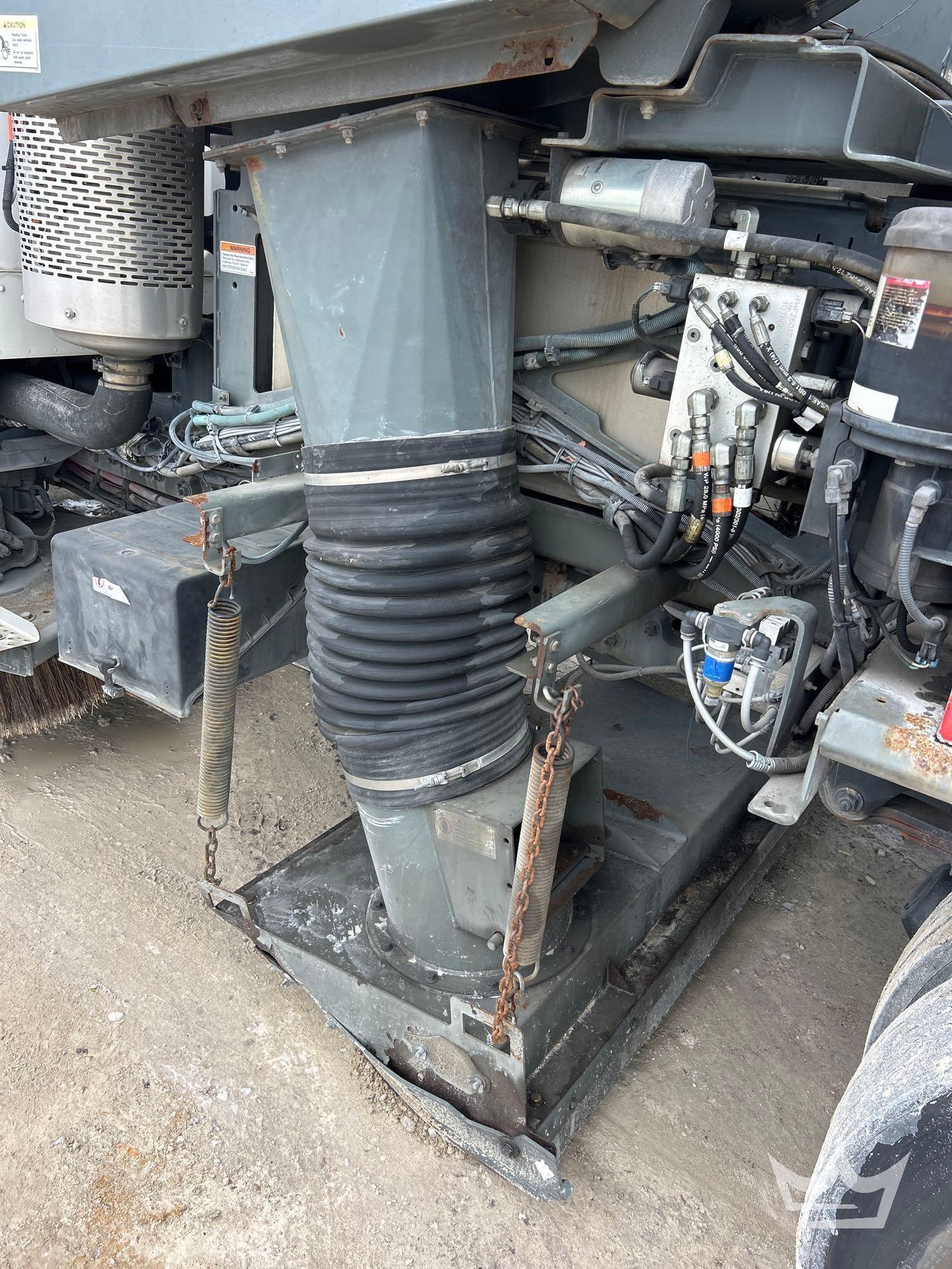 2019 Freightliner M2 106 SPORTCH