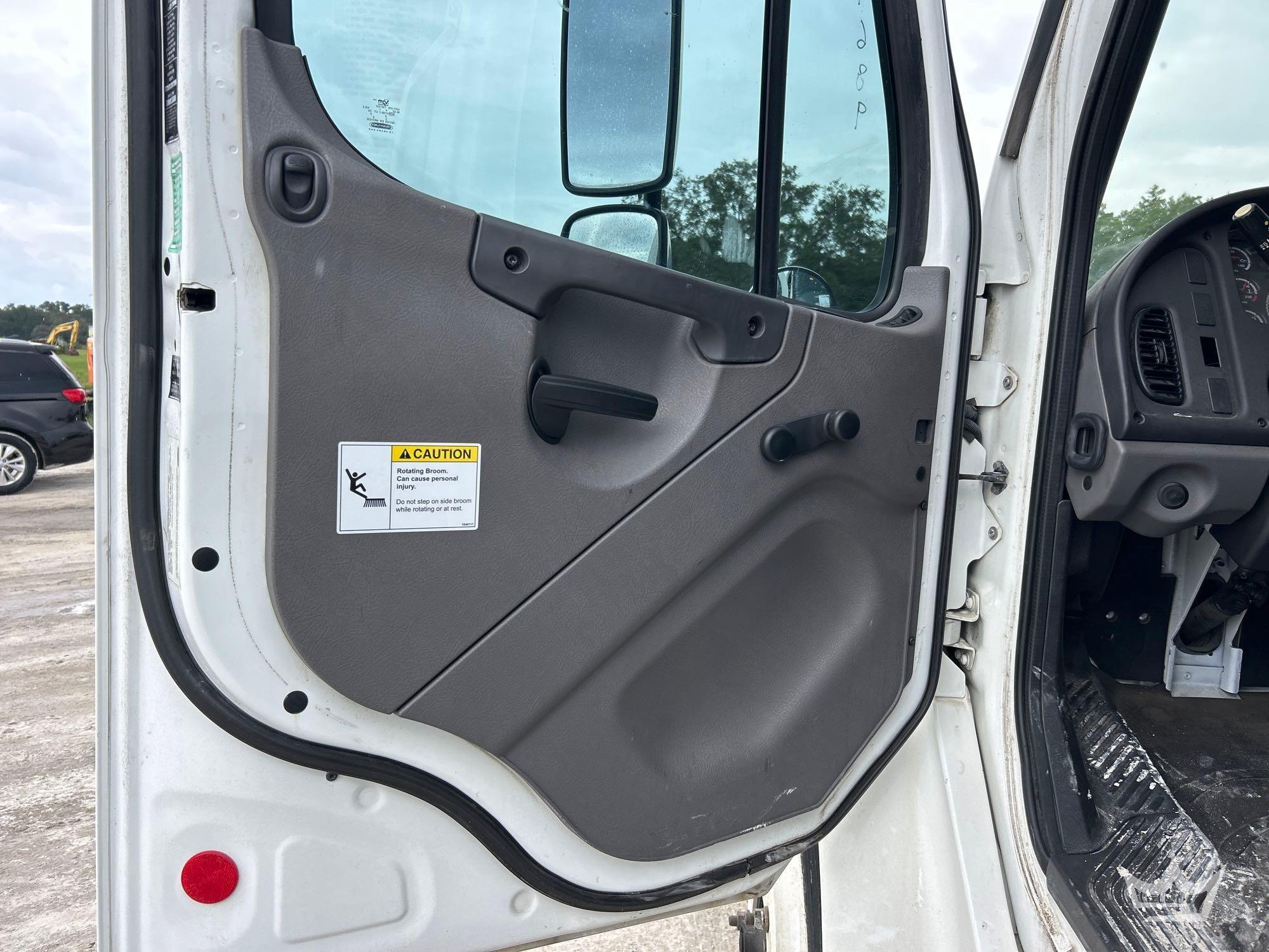 2019 Freightliner M2 106 SPORTCH