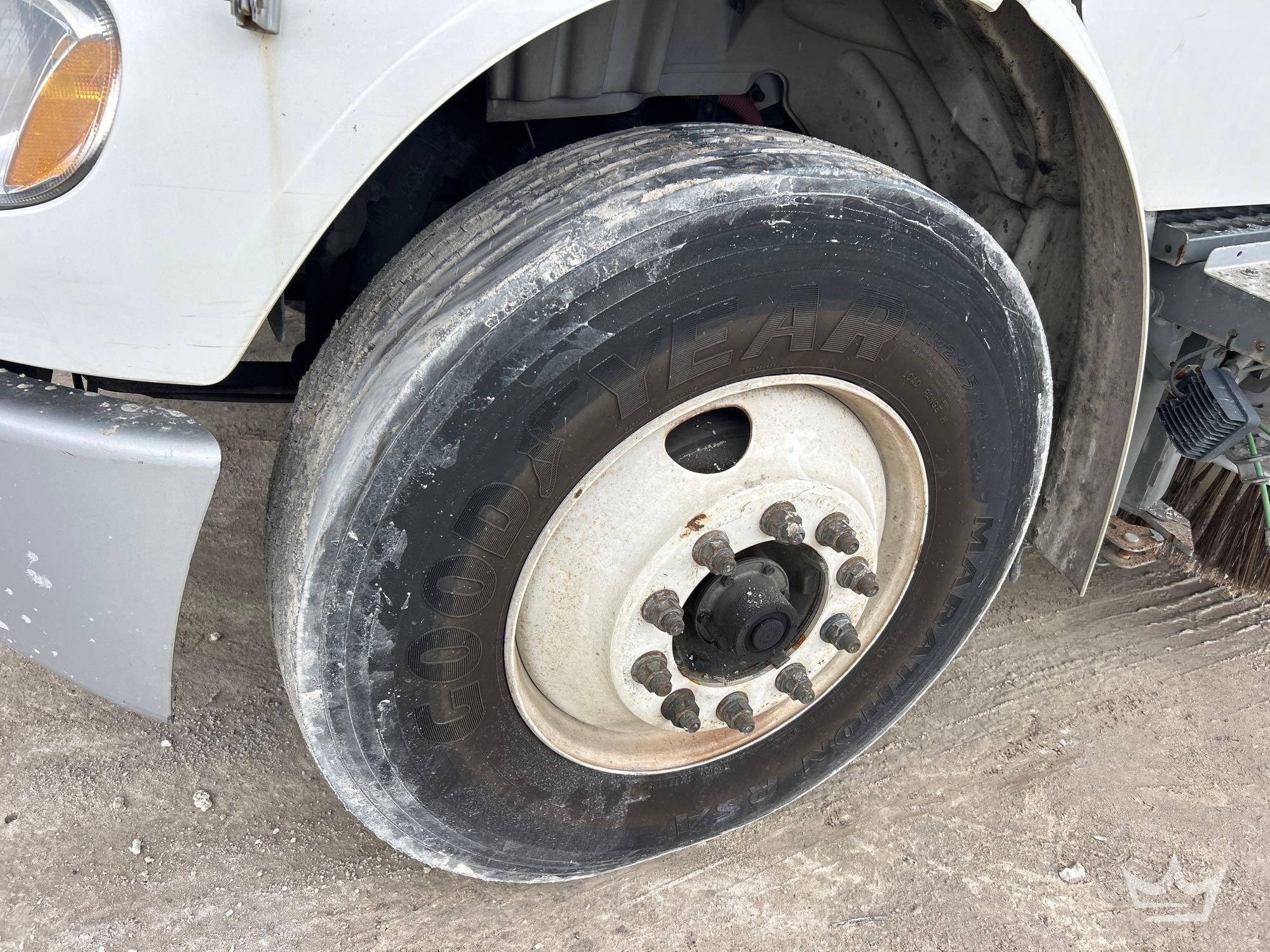 2019 Freightliner M2 106 SPORTCH