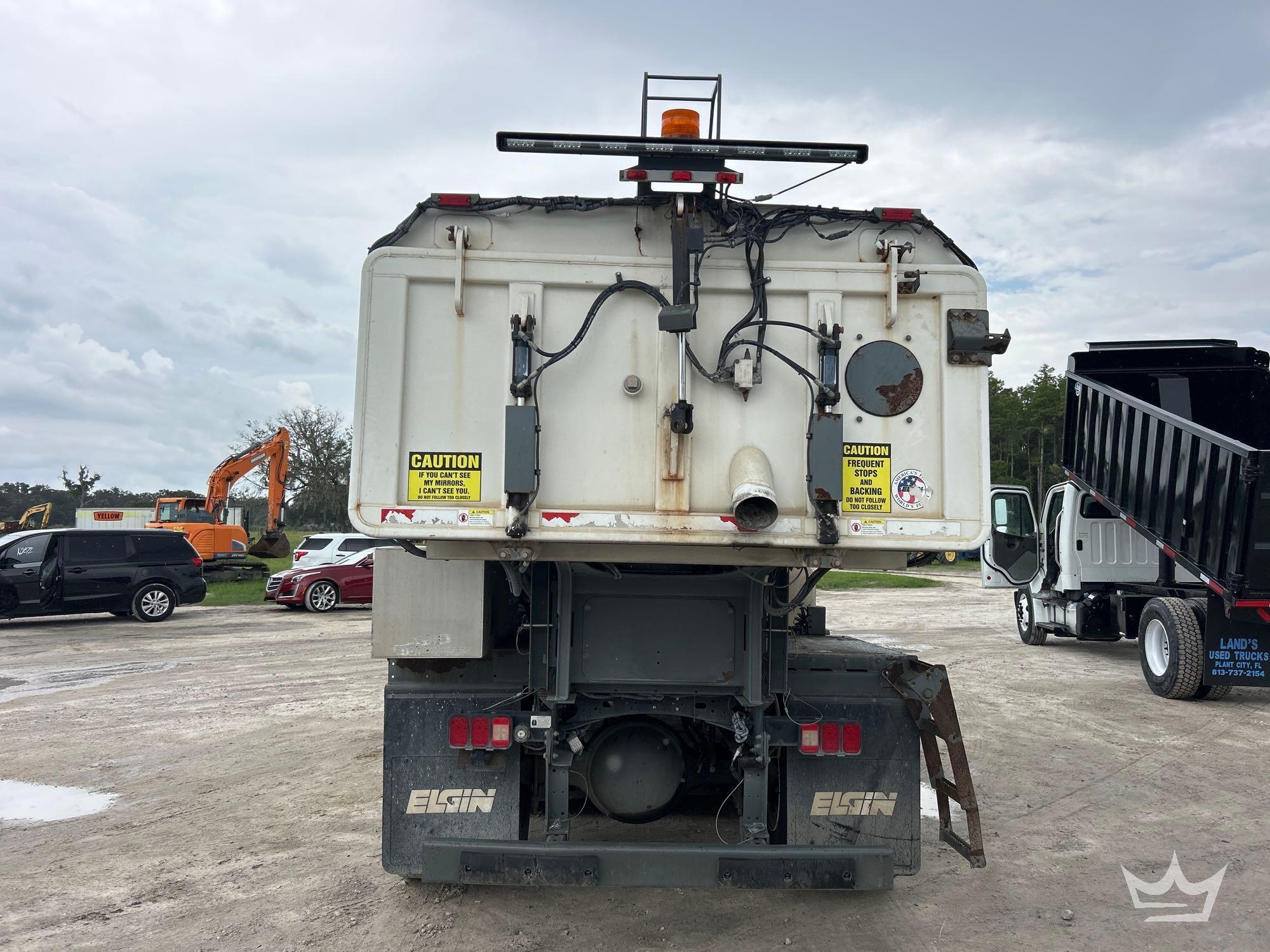 2019 Freightliner M2 106 SPORTCH