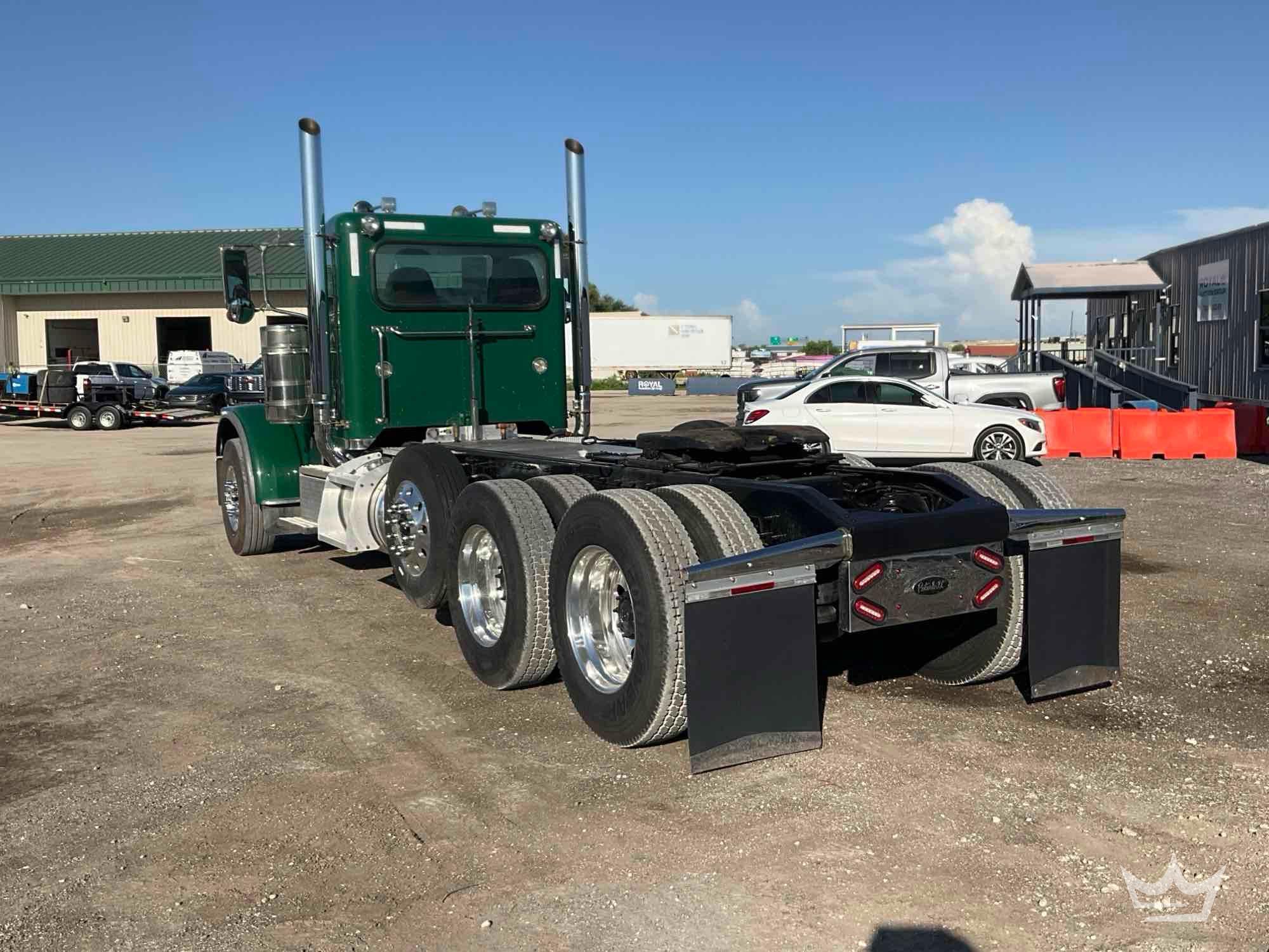 2017 Peterbilt 389