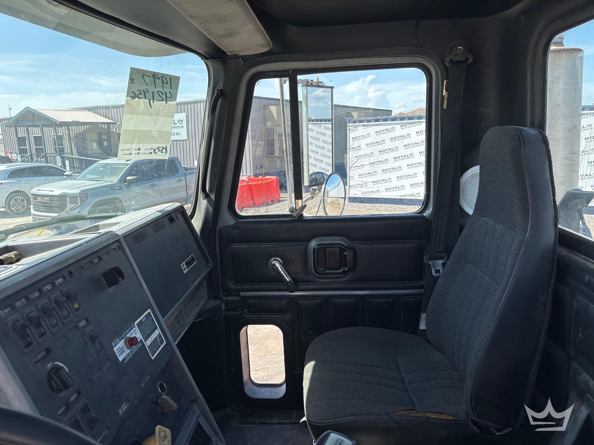 1997 Mack CH613