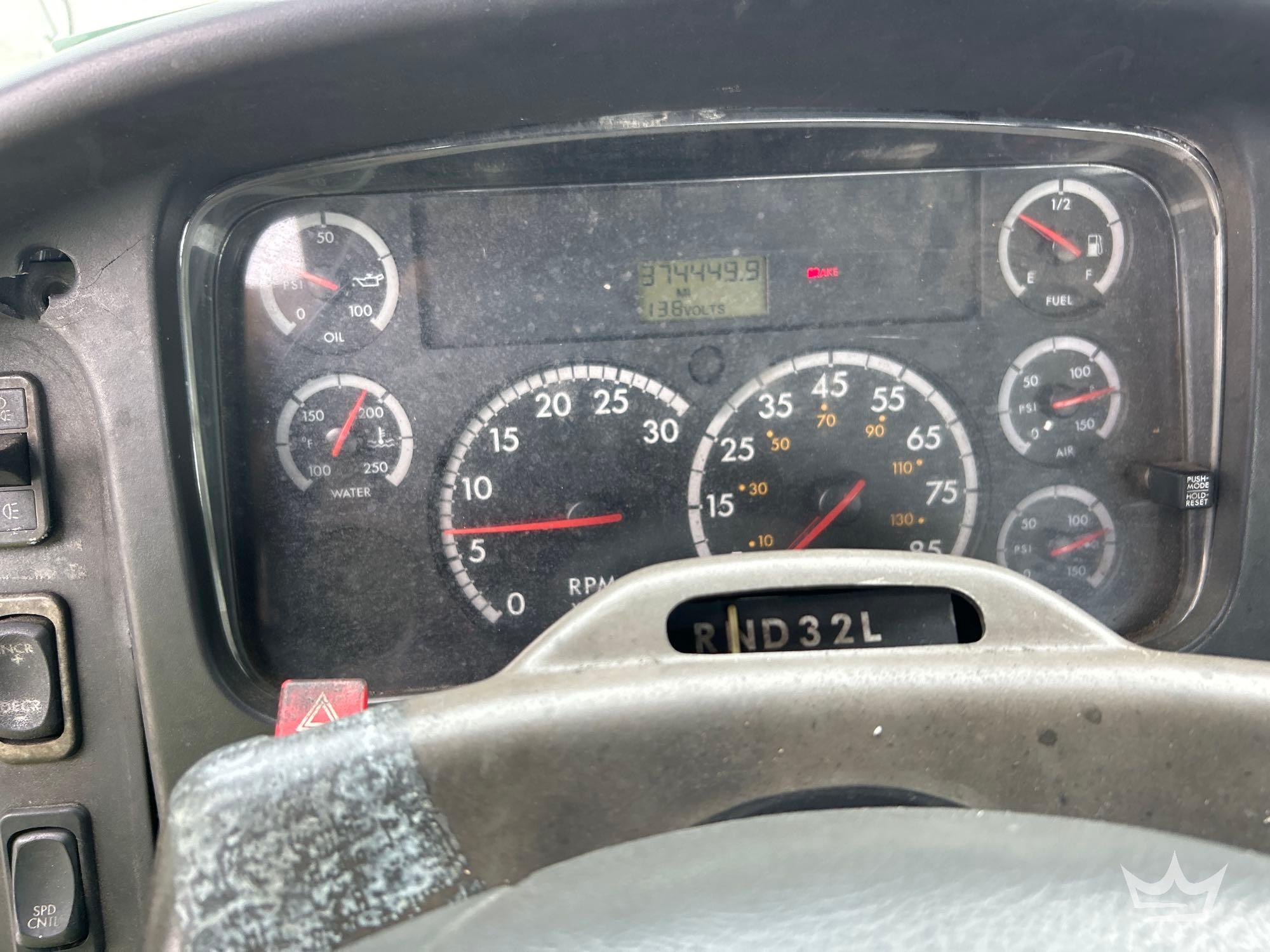 2006 Freightliner M2 106 SPORTCH