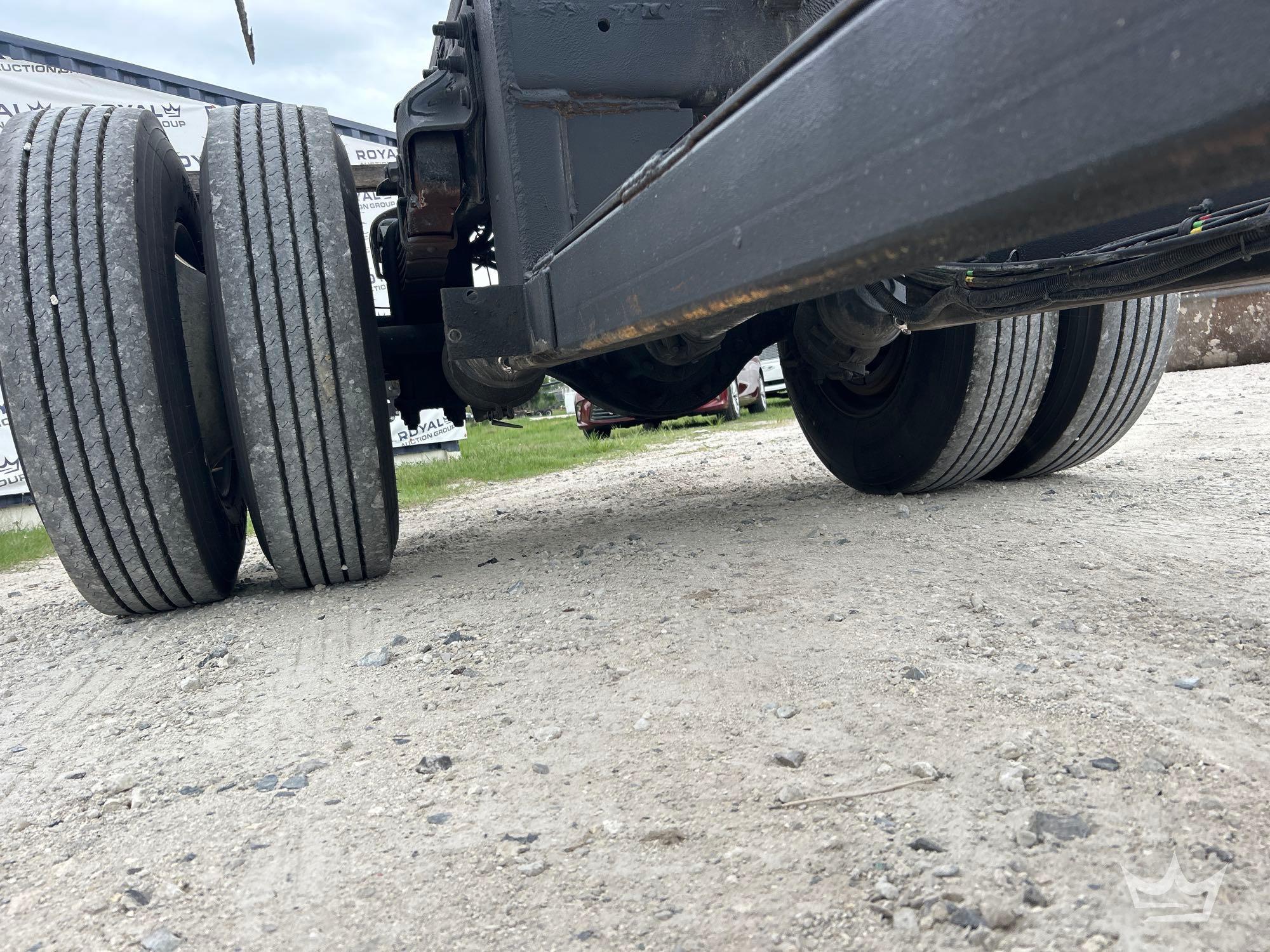 2006 Freightliner M2 106 SPORTCH