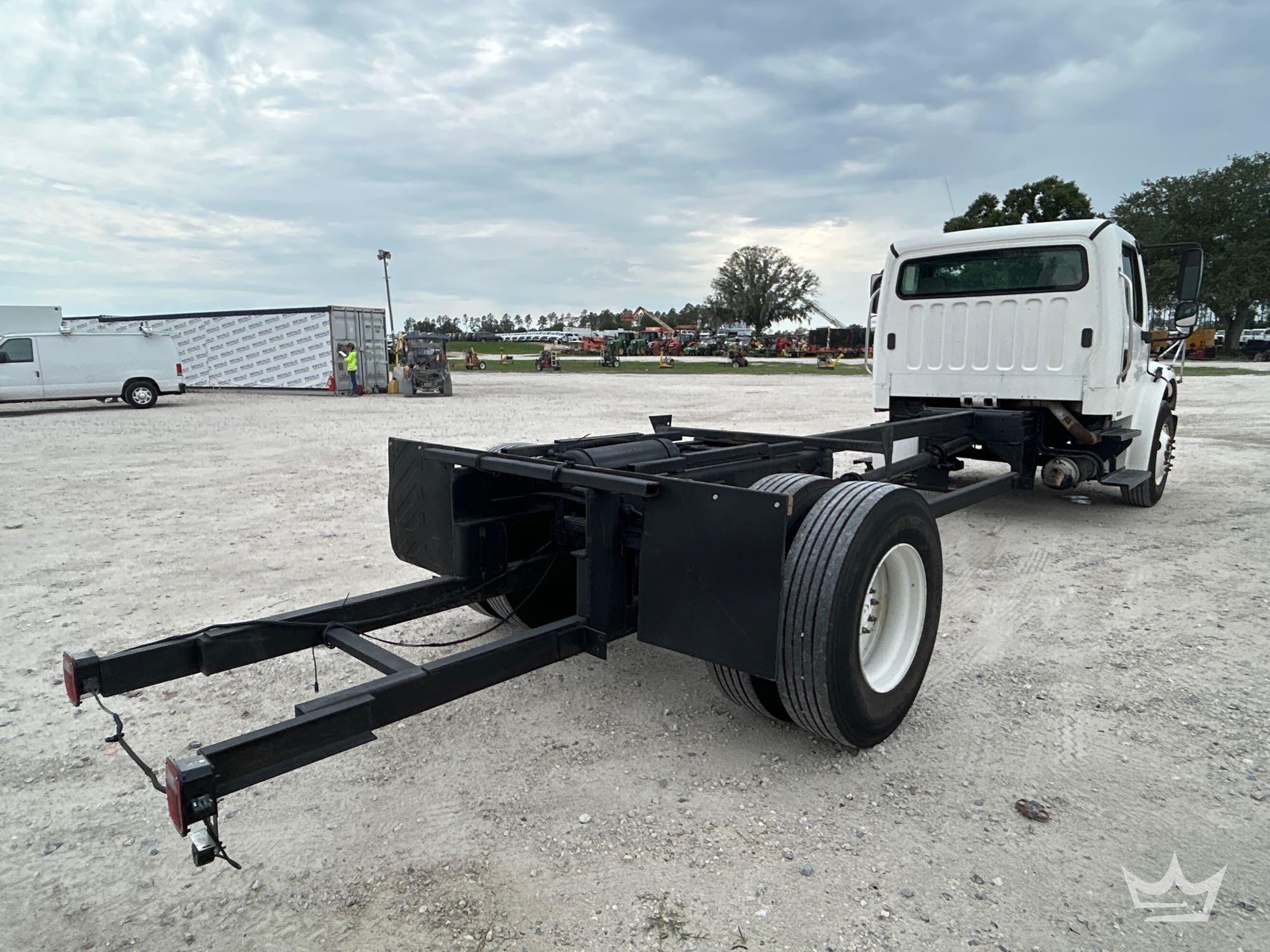 2006 Freightliner M2 106 SPORTCH