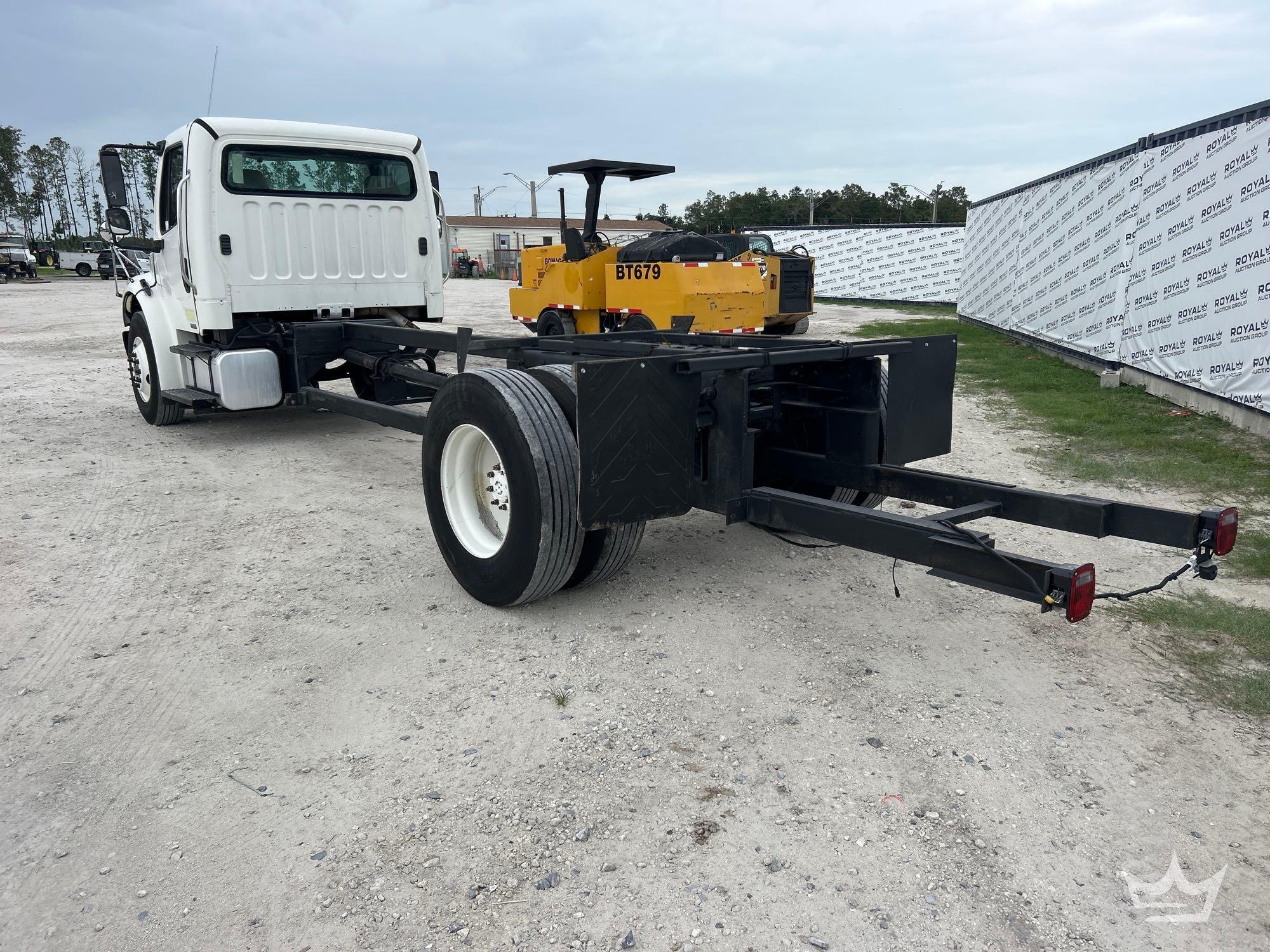 2006 Freightliner M2 106 SPORTCH