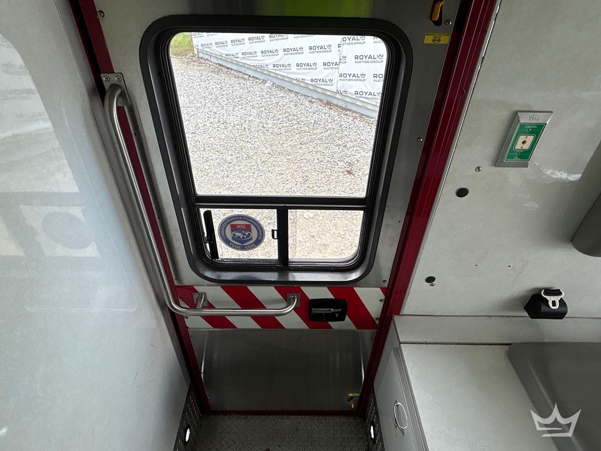 2013 Freightliner M2 106