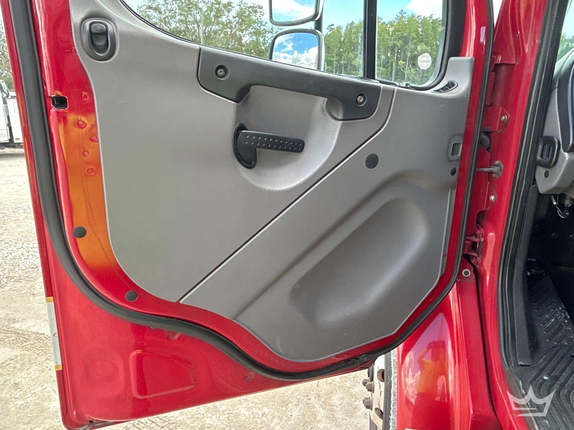 2013 Freightliner M2 106