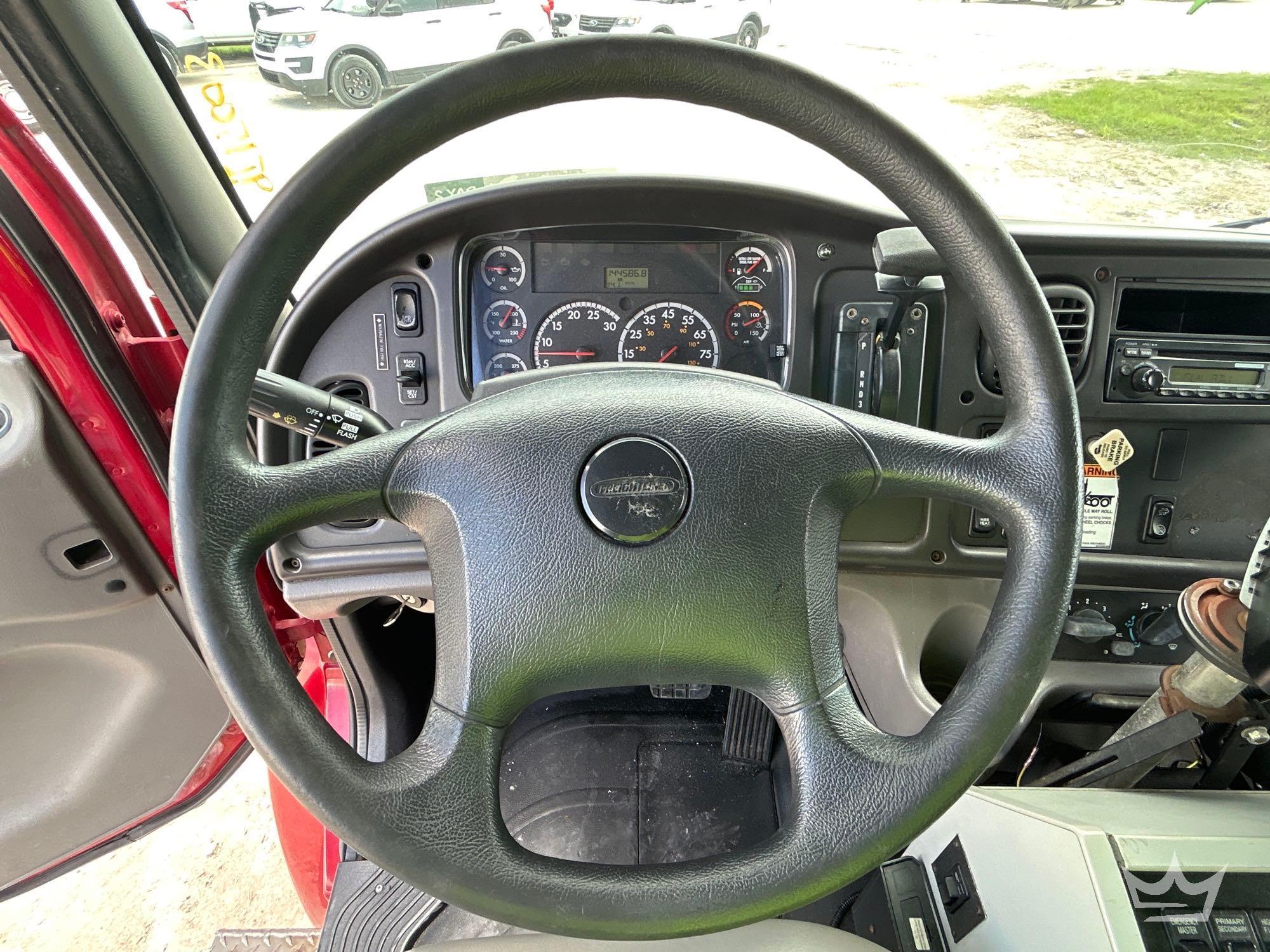 2013 Freightliner M2 106