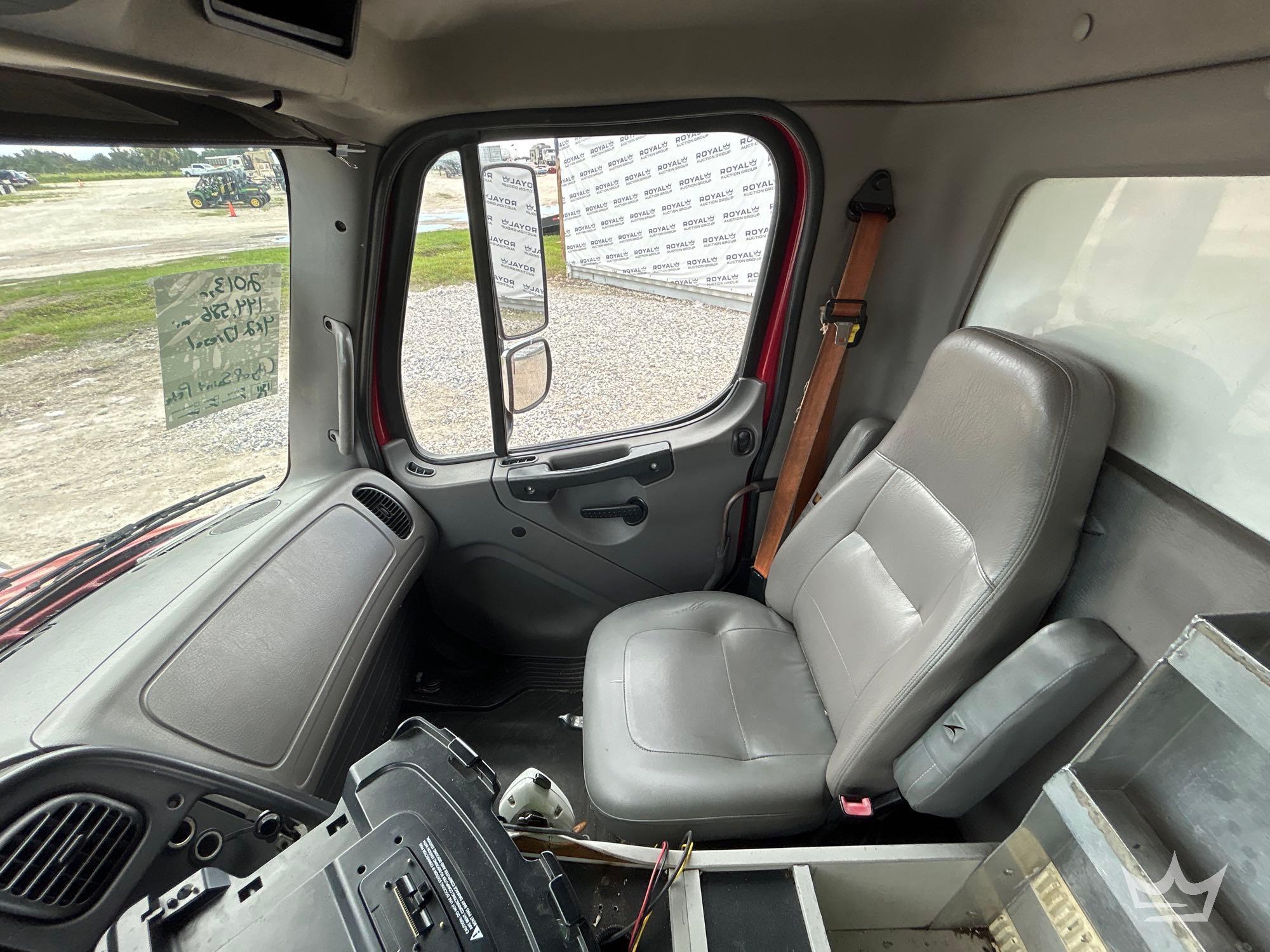 2013 Freightliner M2 106