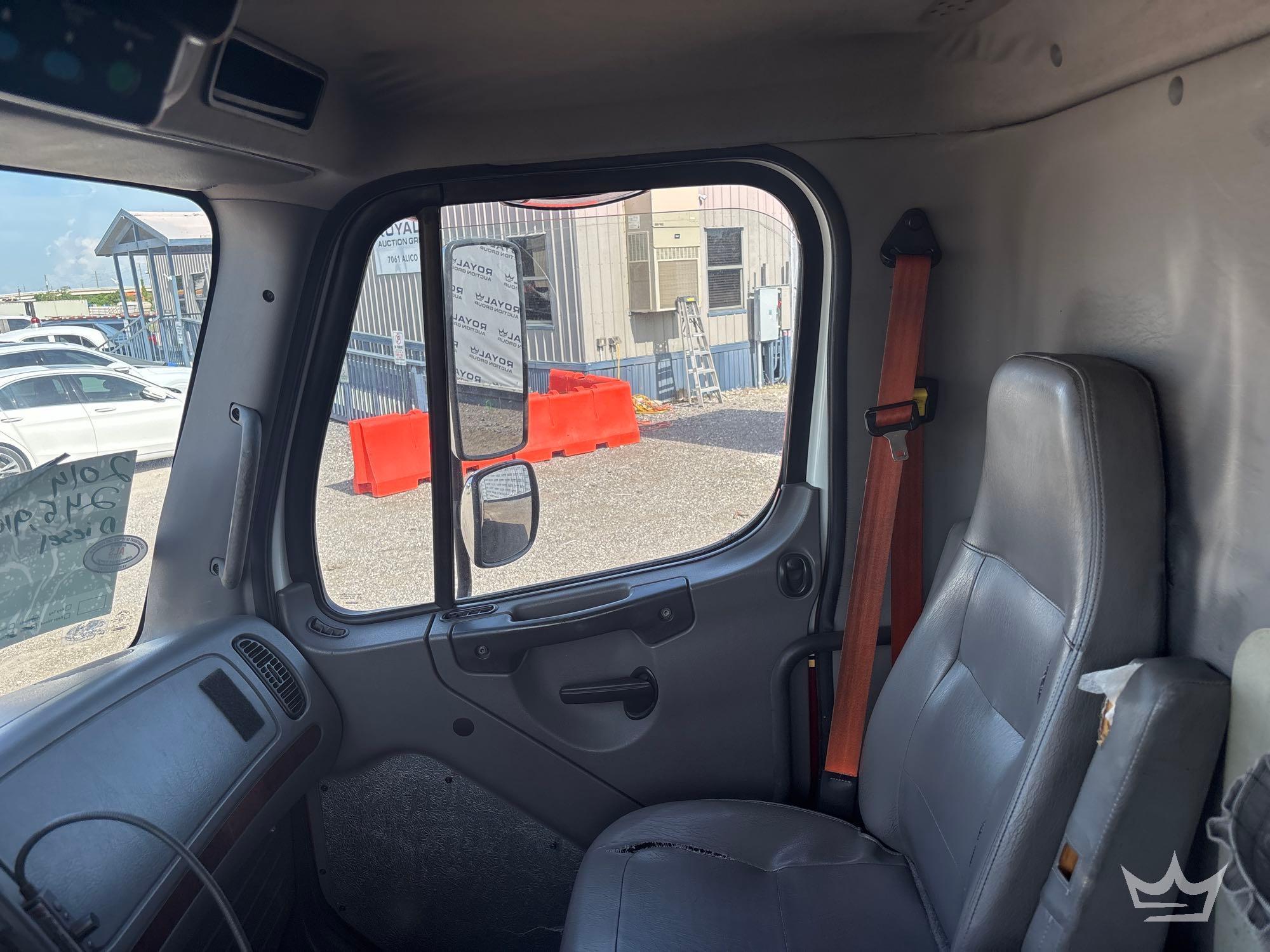 2014 Freightliner M2 106