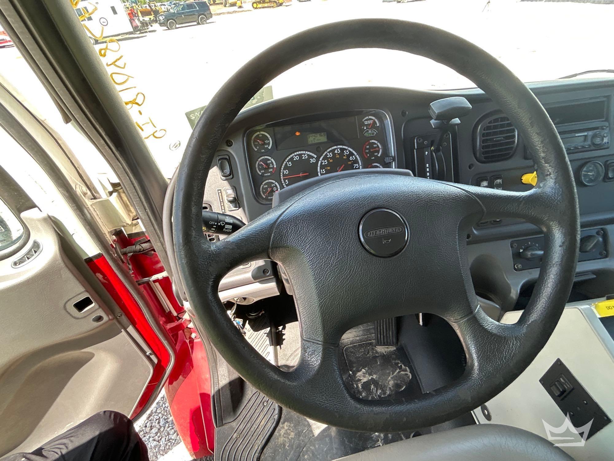 2015 Freightliner M2 106