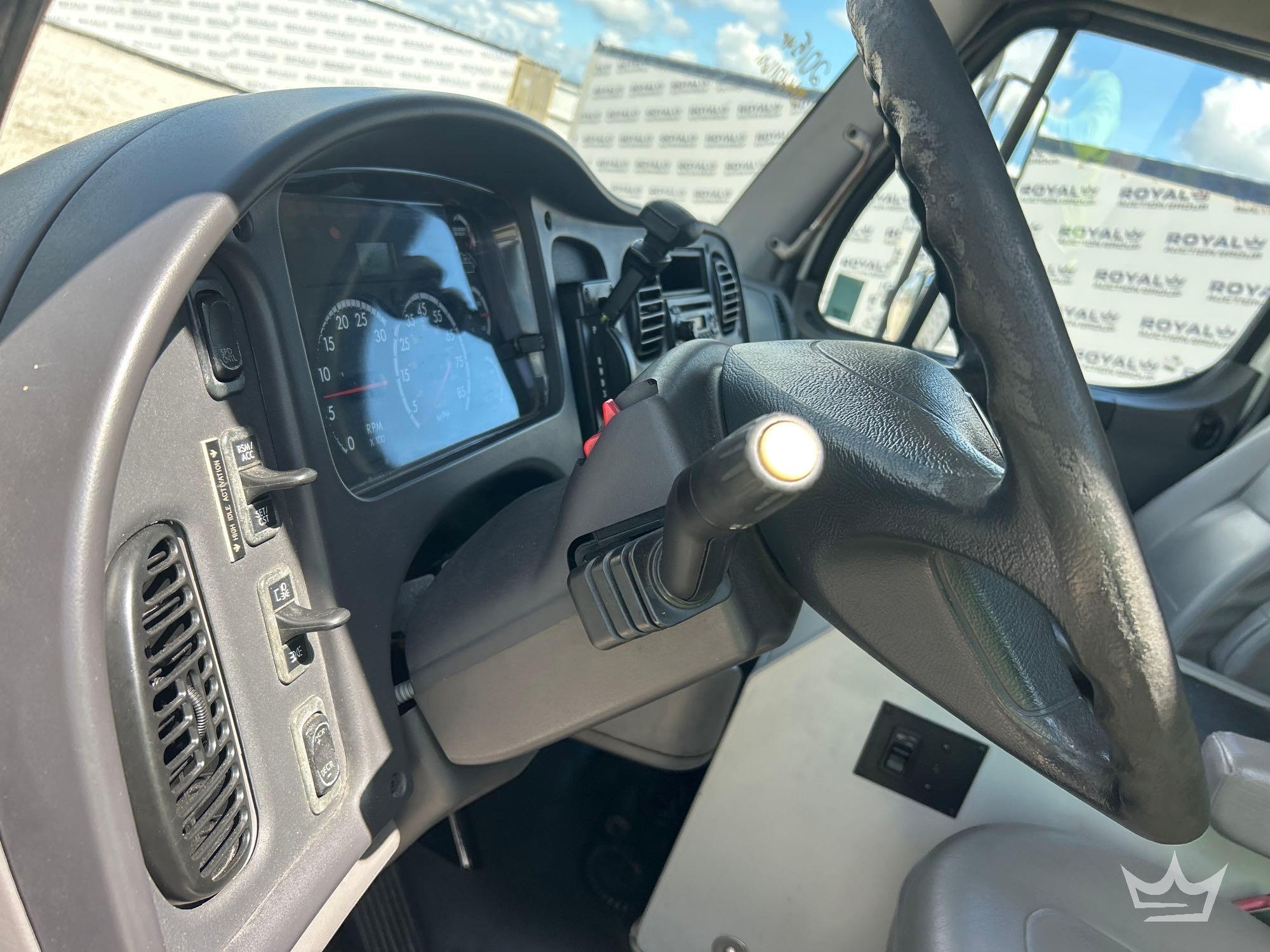 2015 Freightliner M2 106