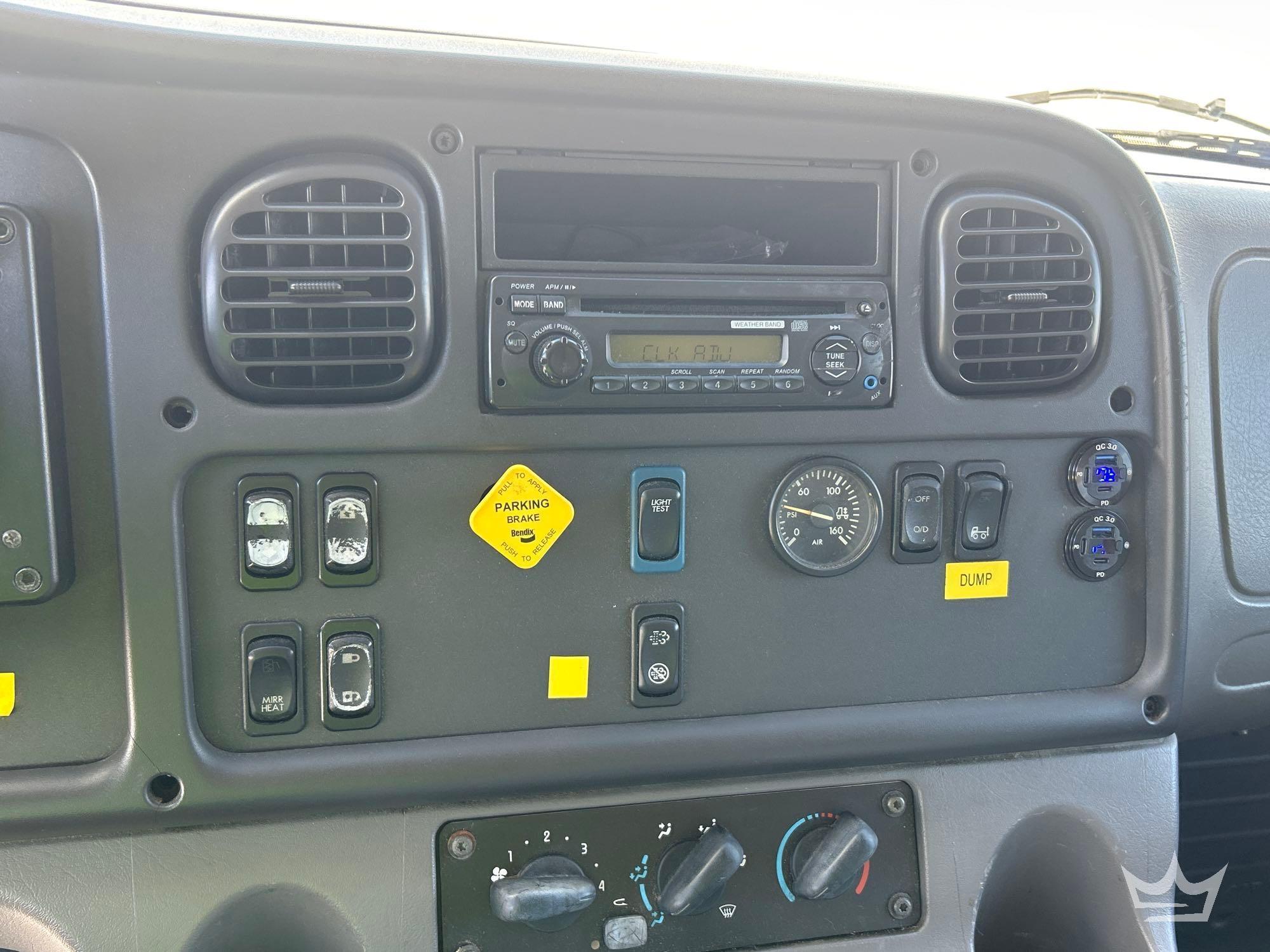 2015 Freightliner M2 106