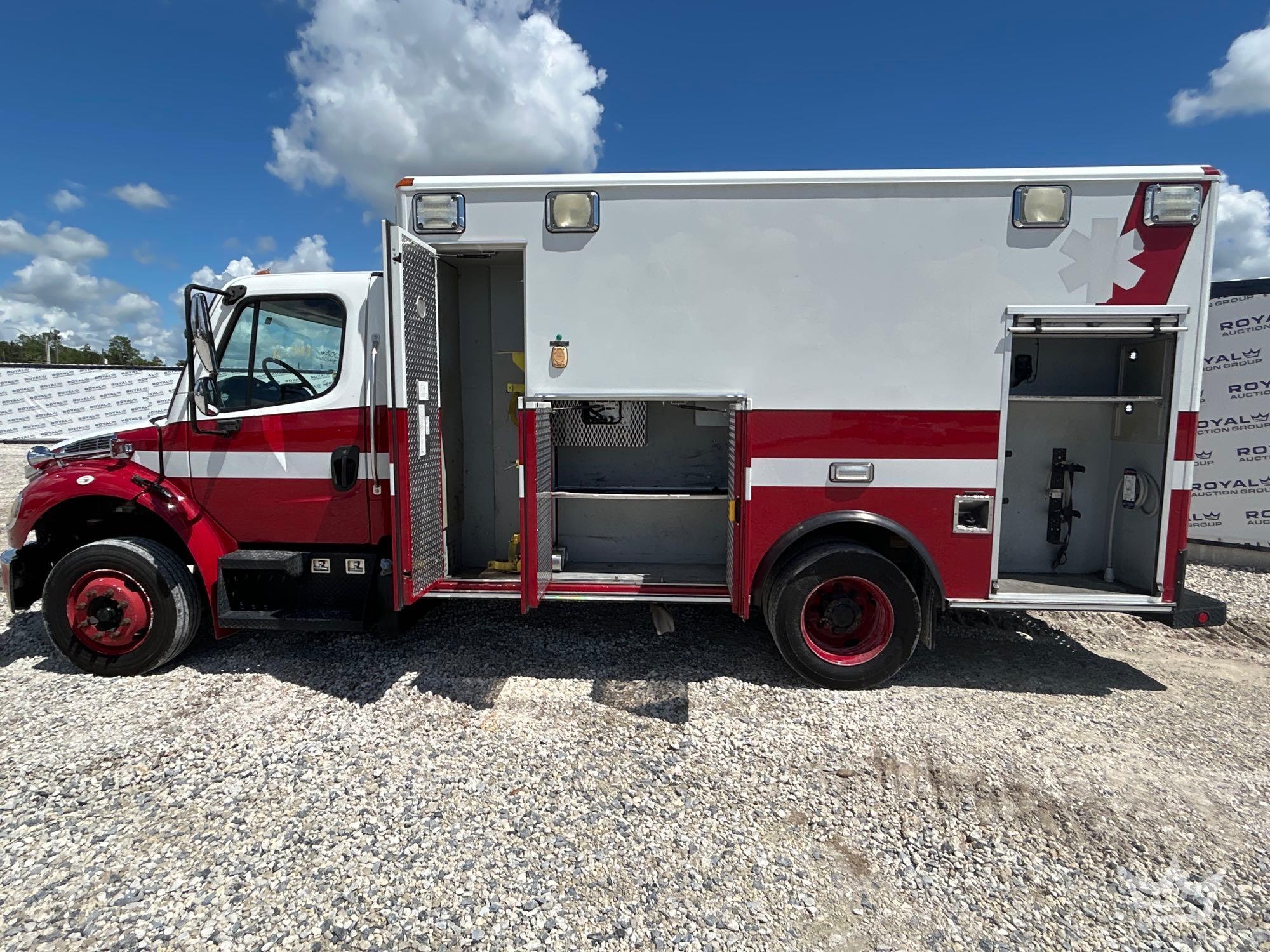 2015 Freightliner M2 106
