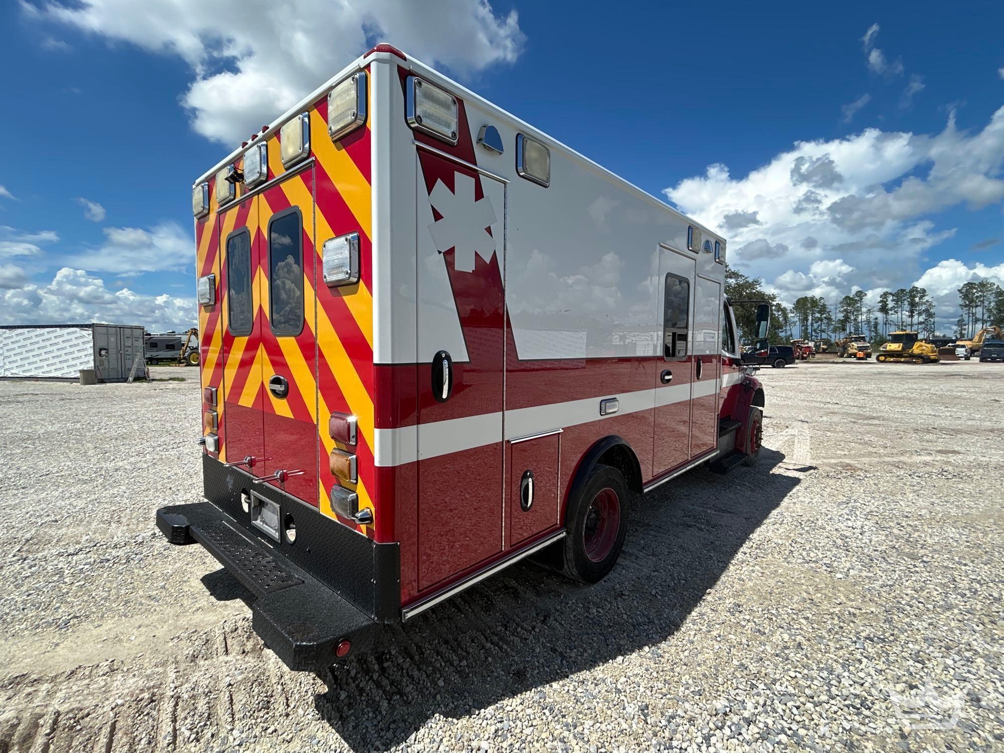 2015 Freightliner M2 106