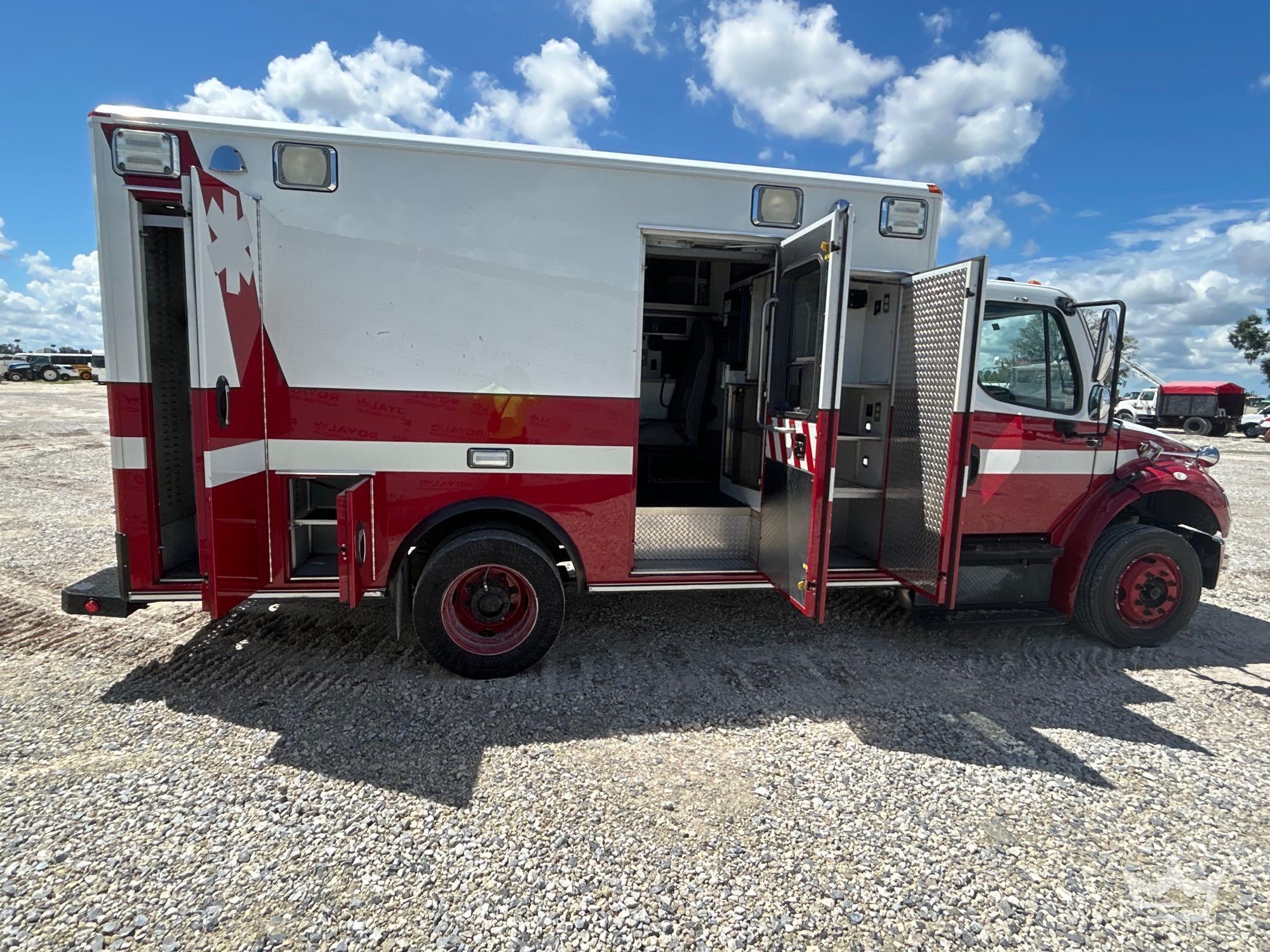 2015 Freightliner M2 106