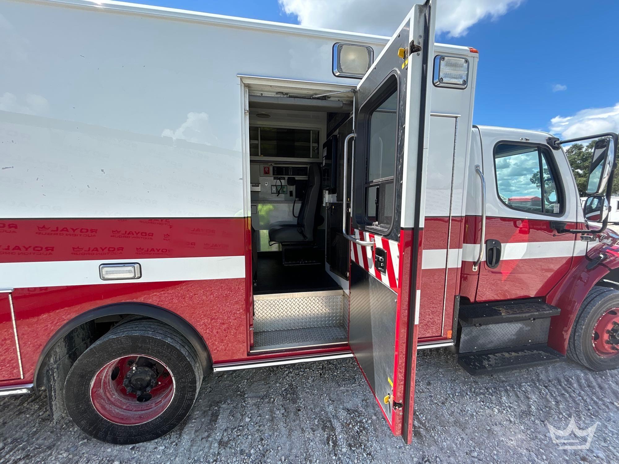 2015 Freightliner M2 106
