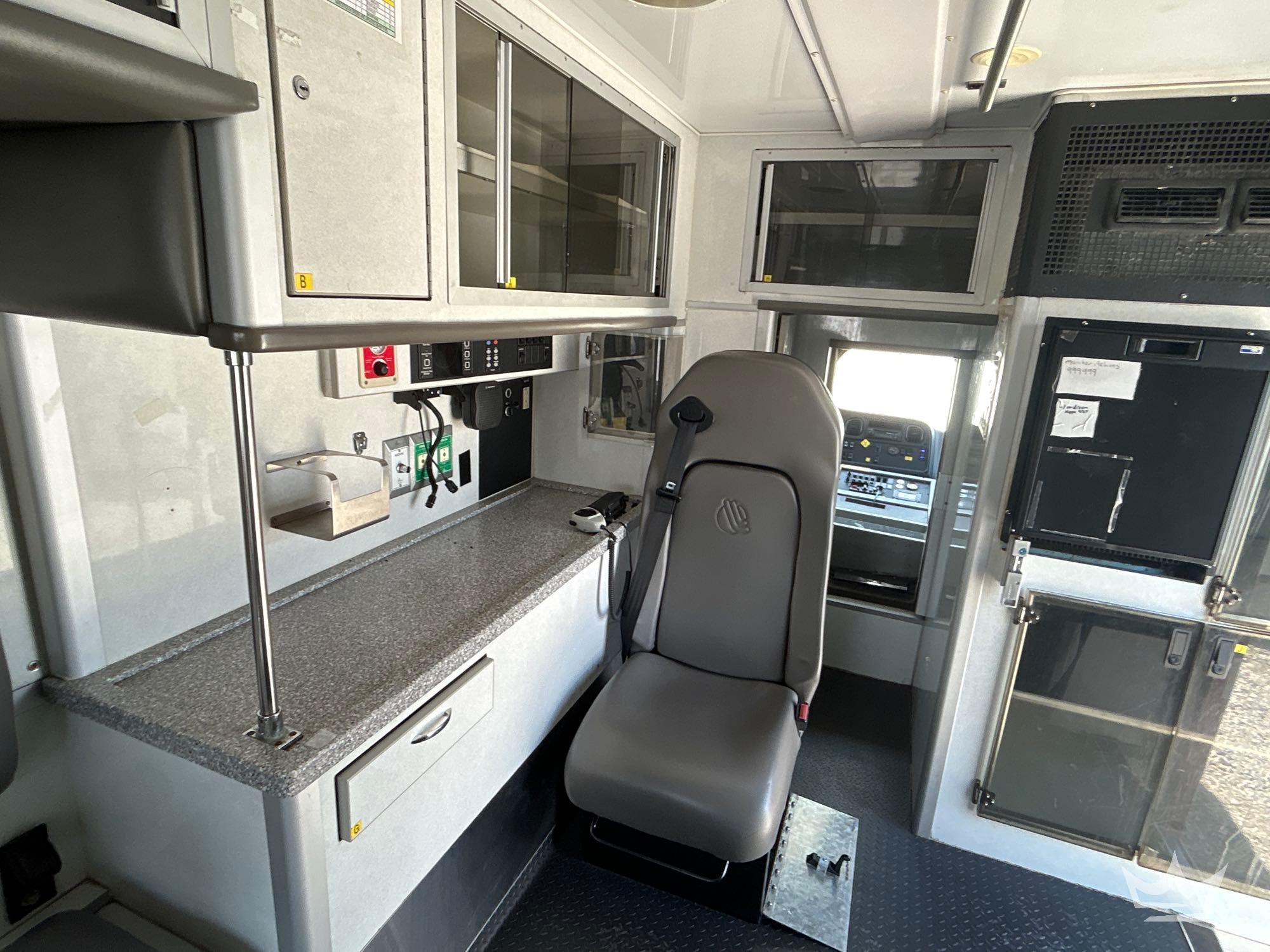 2015 Freightliner M2 106