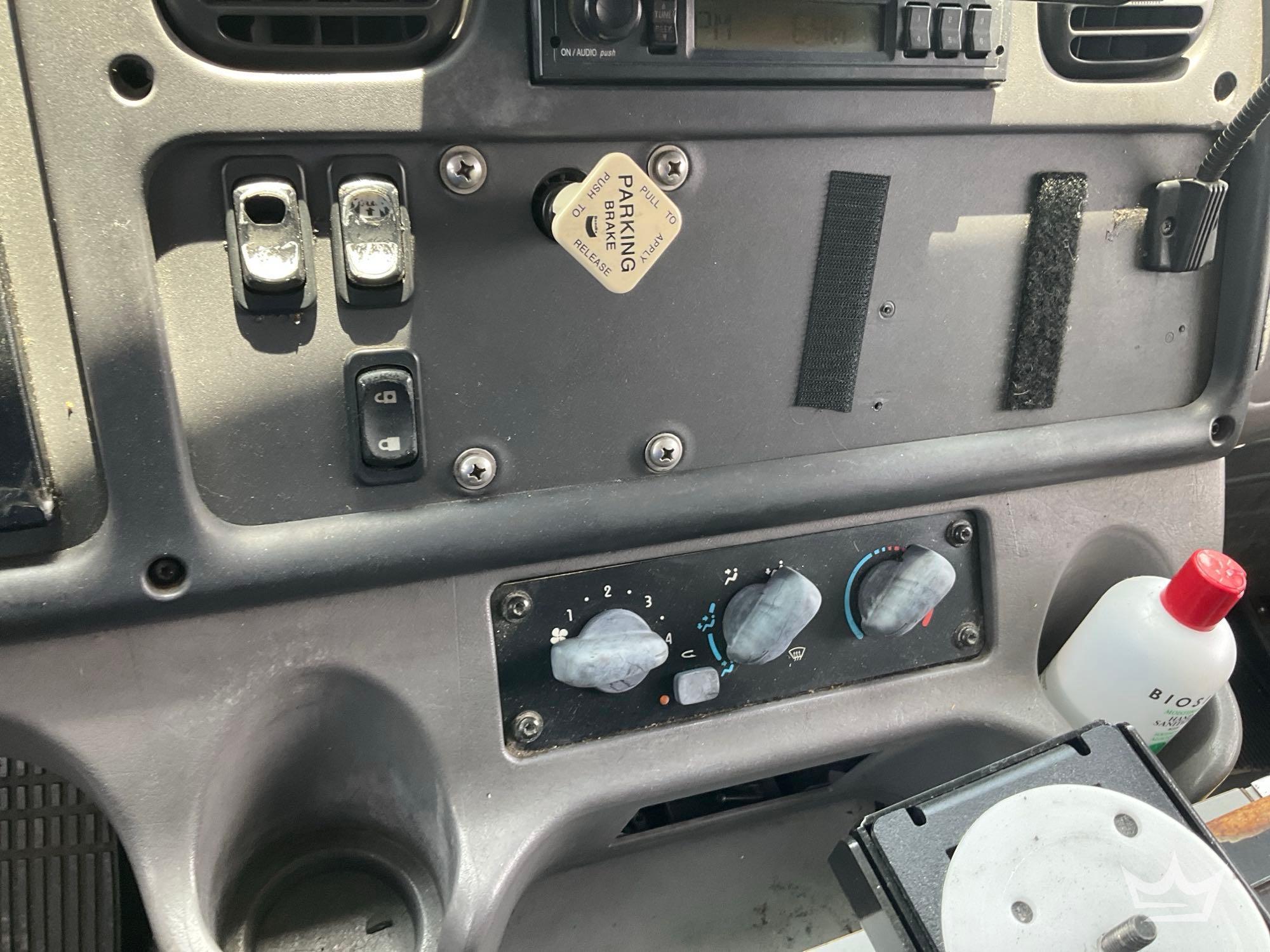 2003 Freightliner M2 106