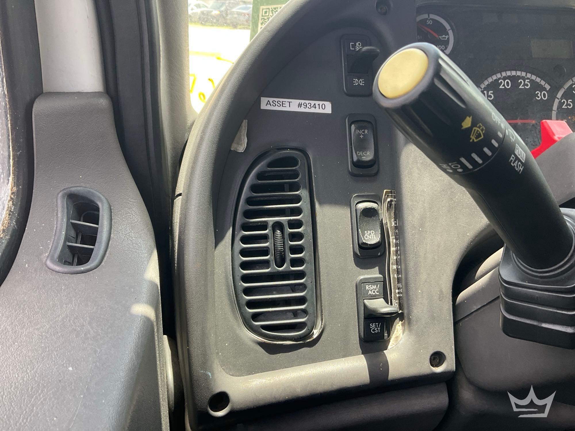 2003 Freightliner M2 106