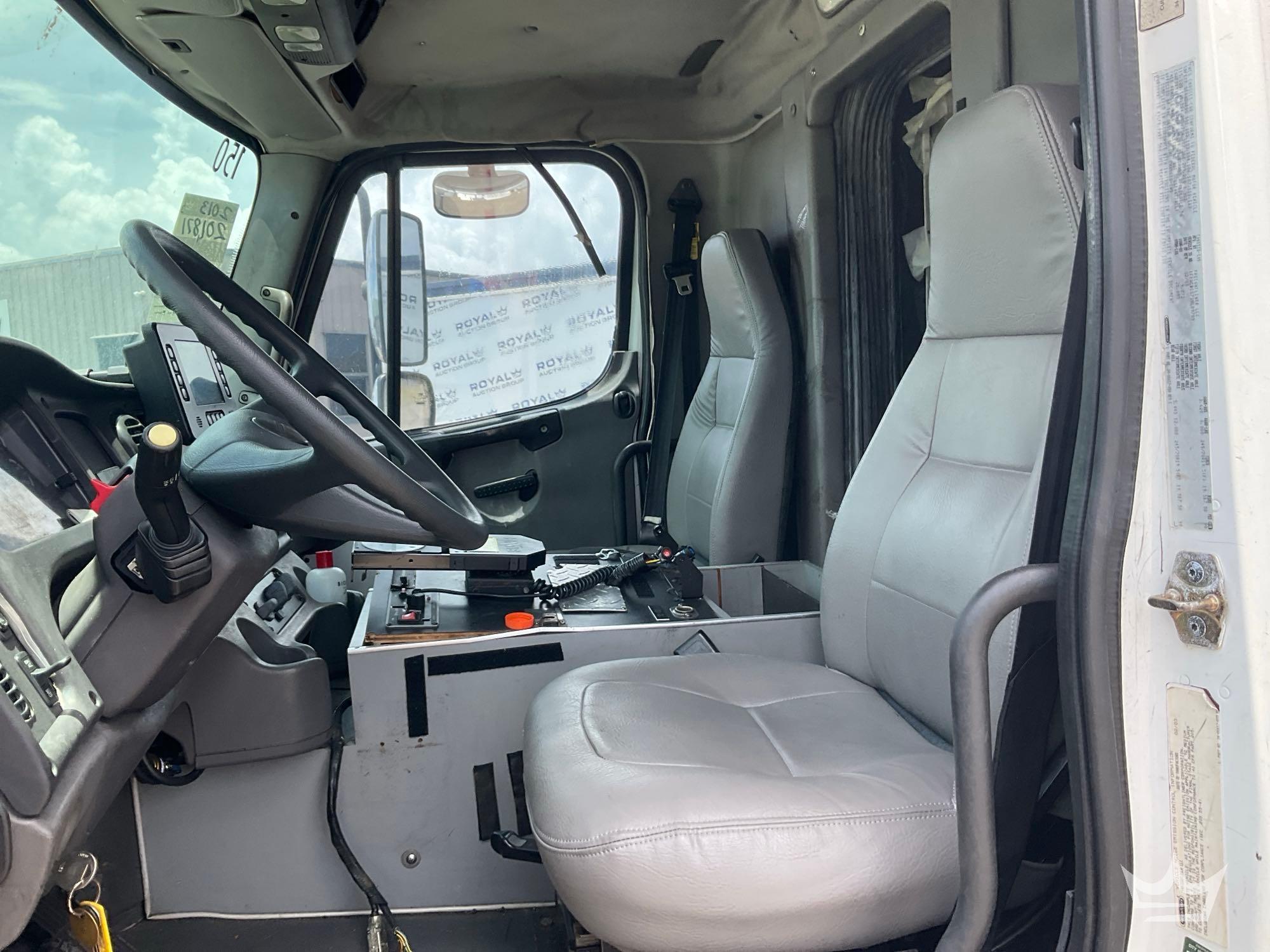 2003 Freightliner M2 106