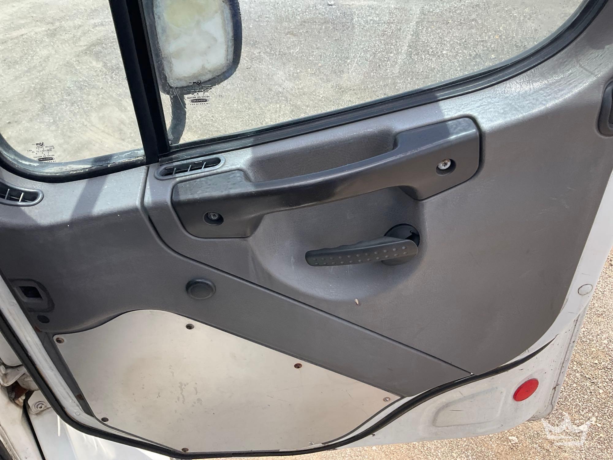 2003 Freightliner M2 106