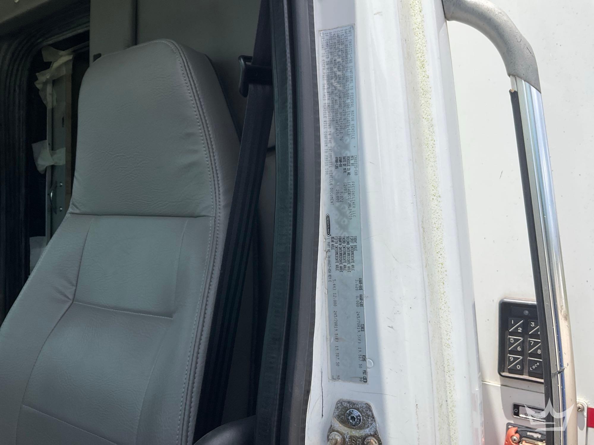 2003 Freightliner M2 106
