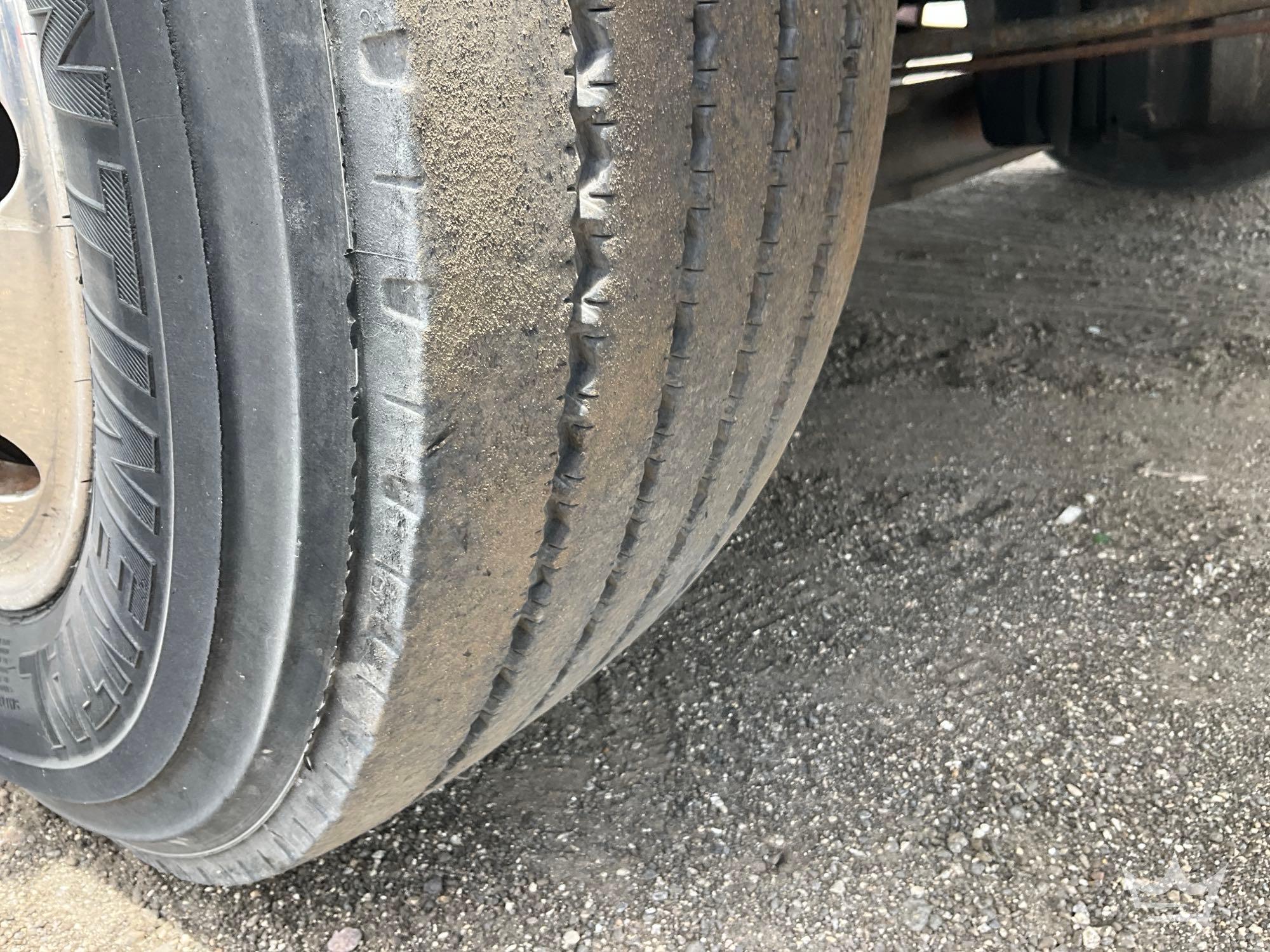 2003 Freightliner M2 106
