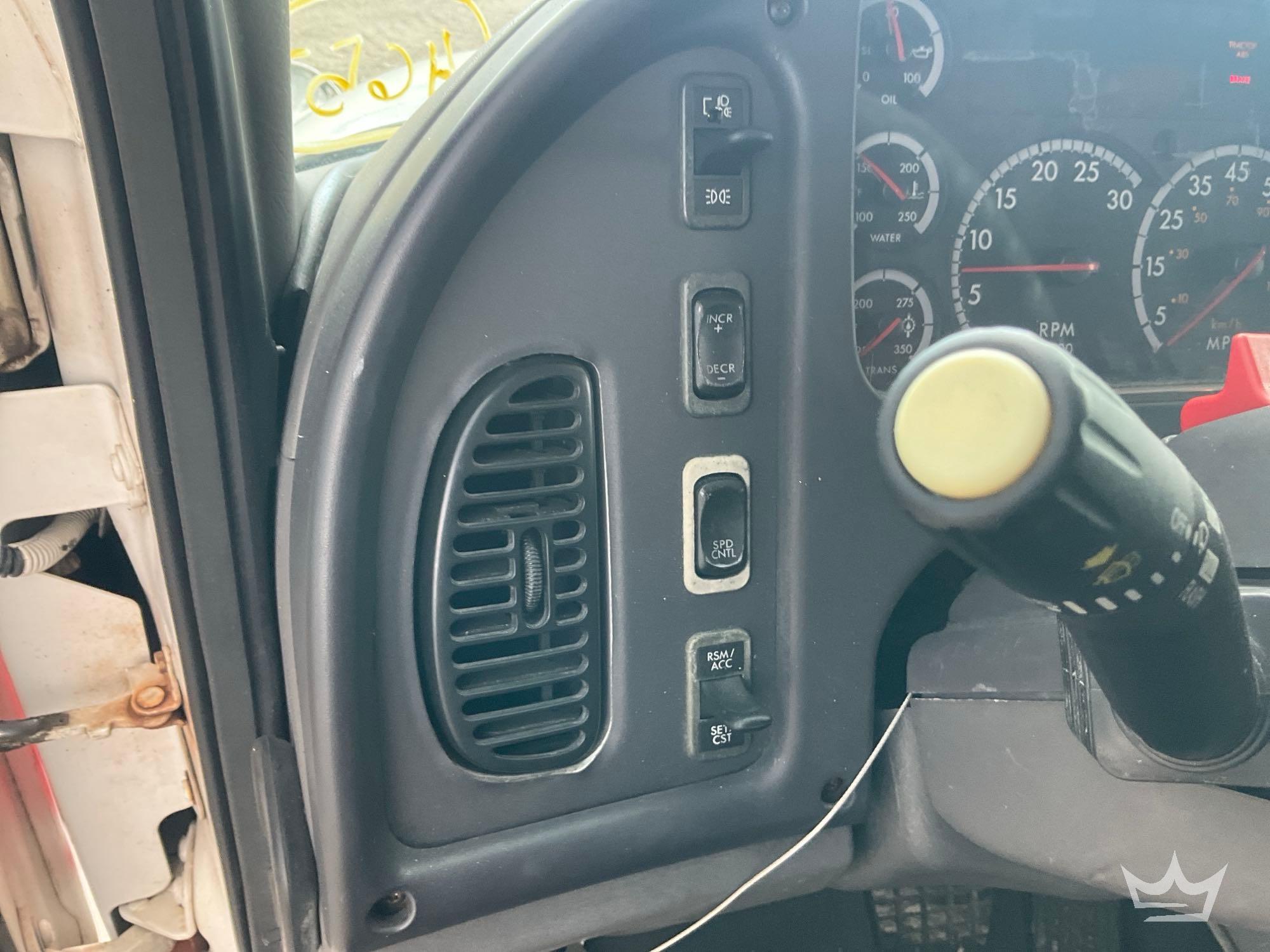 2004 Freightliner M2 106