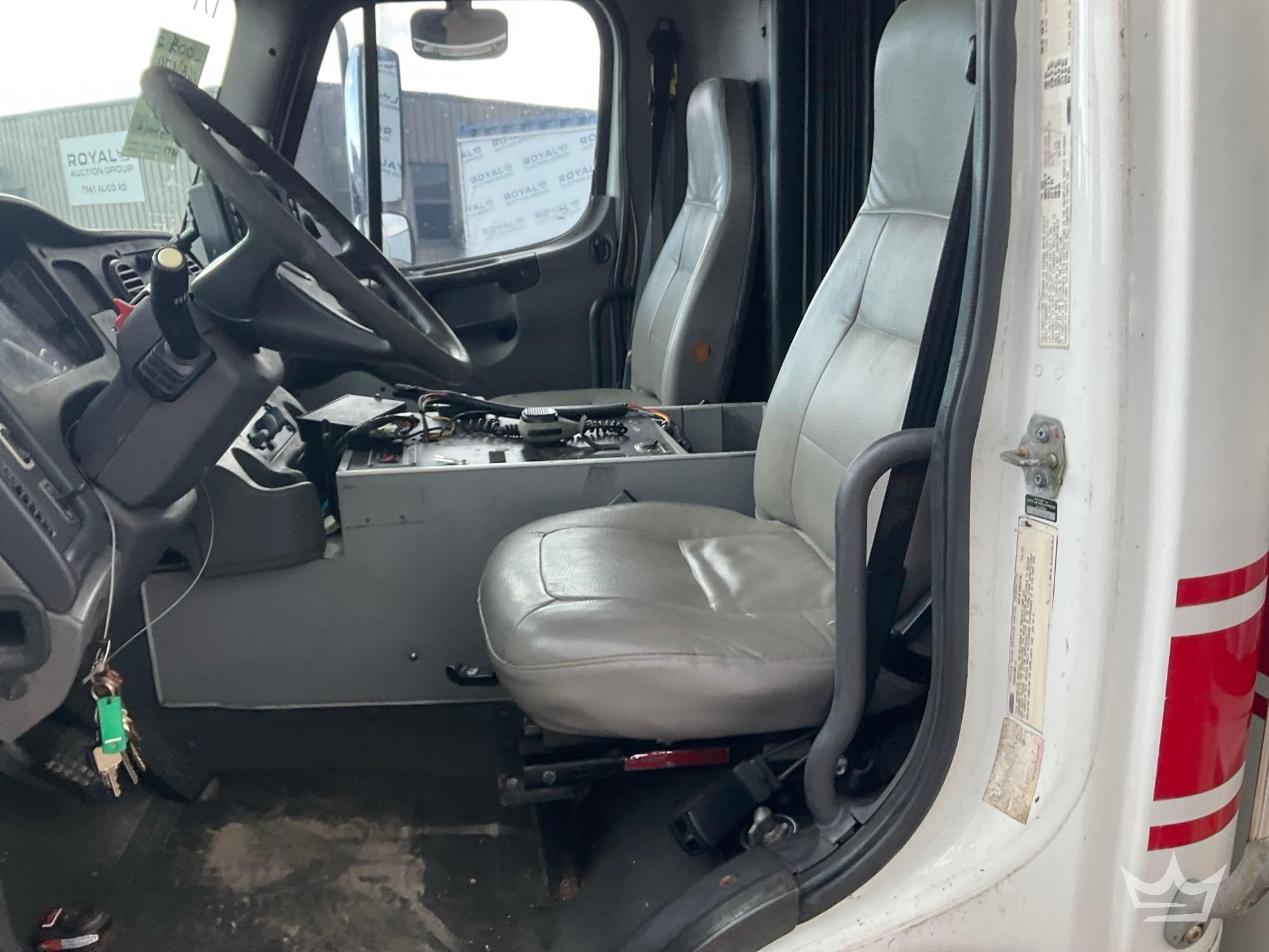2004 Freightliner M2 106