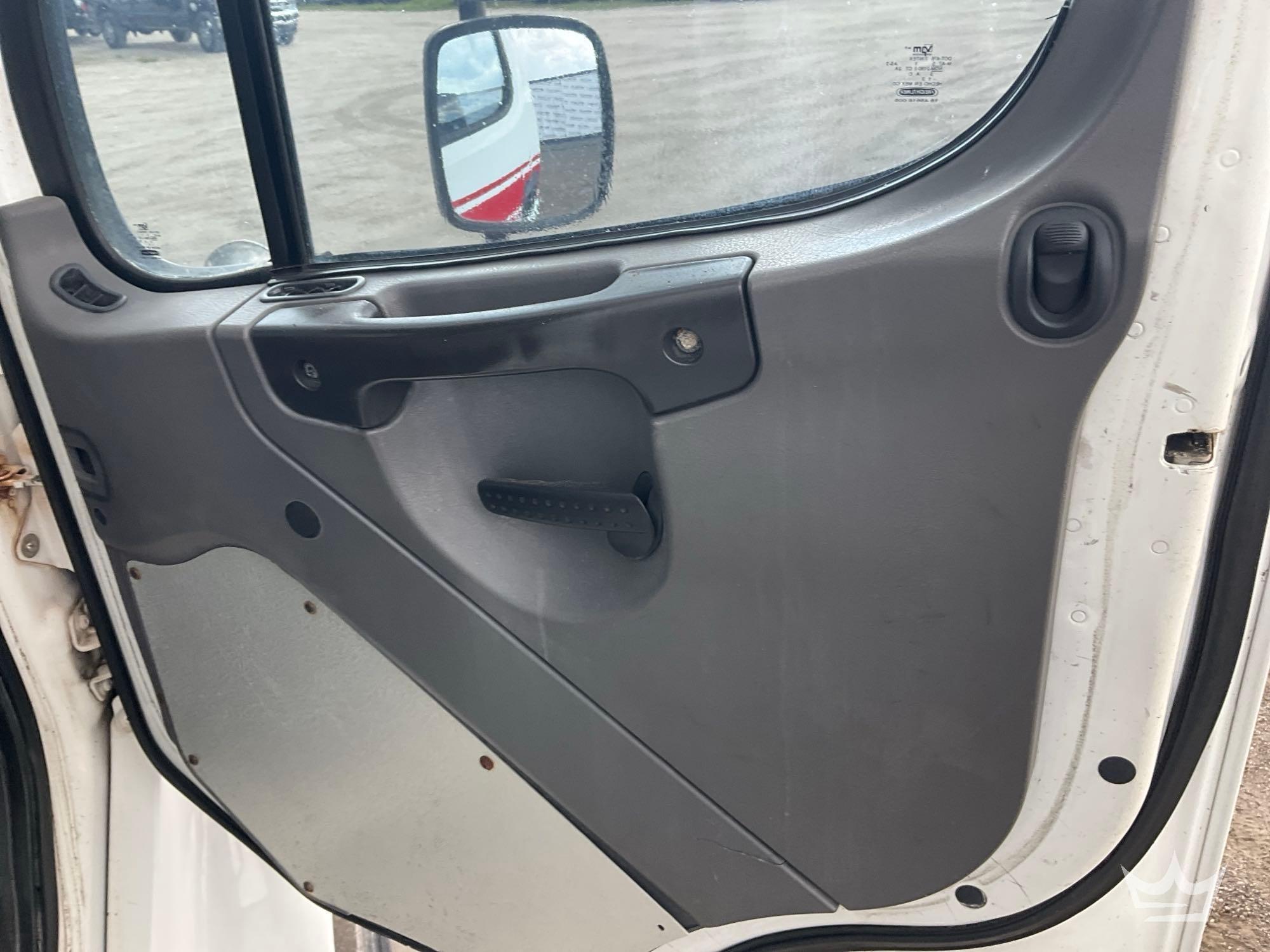 2004 Freightliner M2 106
