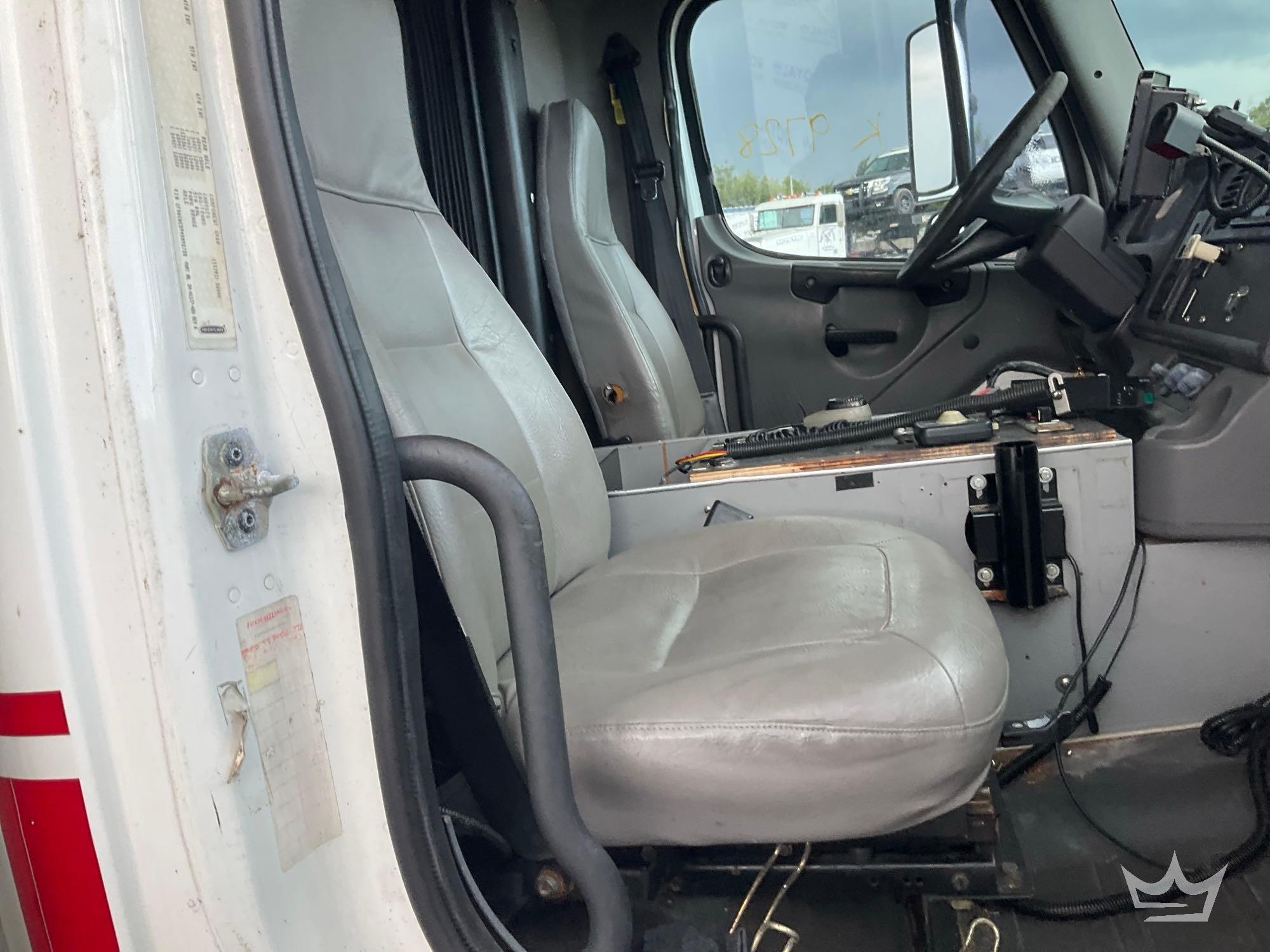 2004 Freightliner M2 106