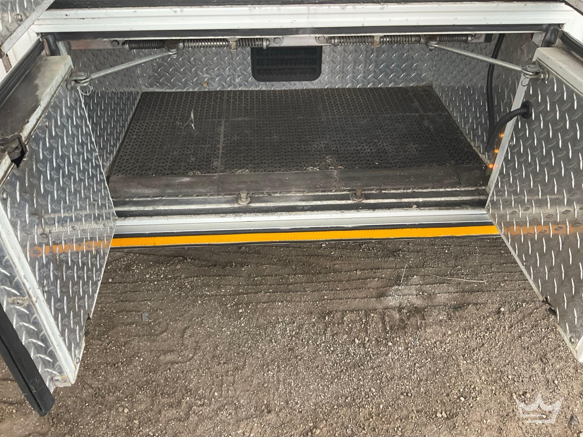 2004 Freightliner M2 106