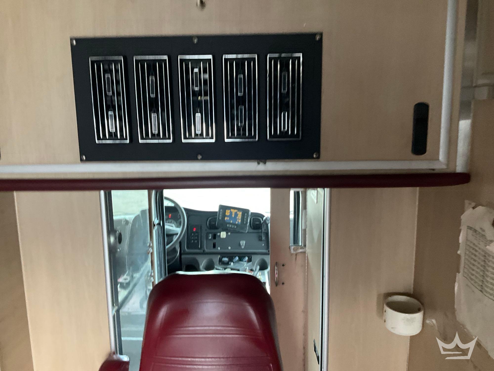 2004 Freightliner M2 106