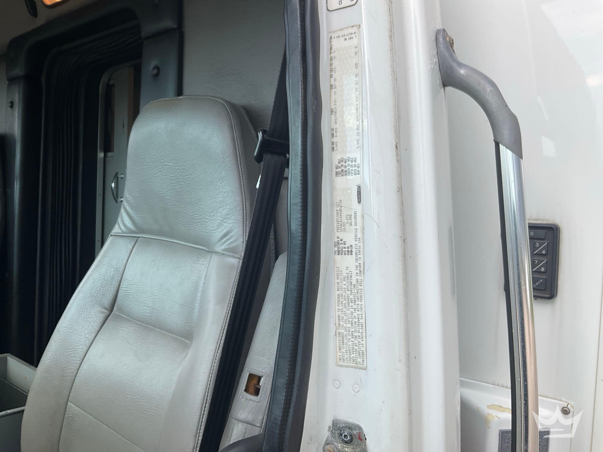 2004 Freightliner M2 106